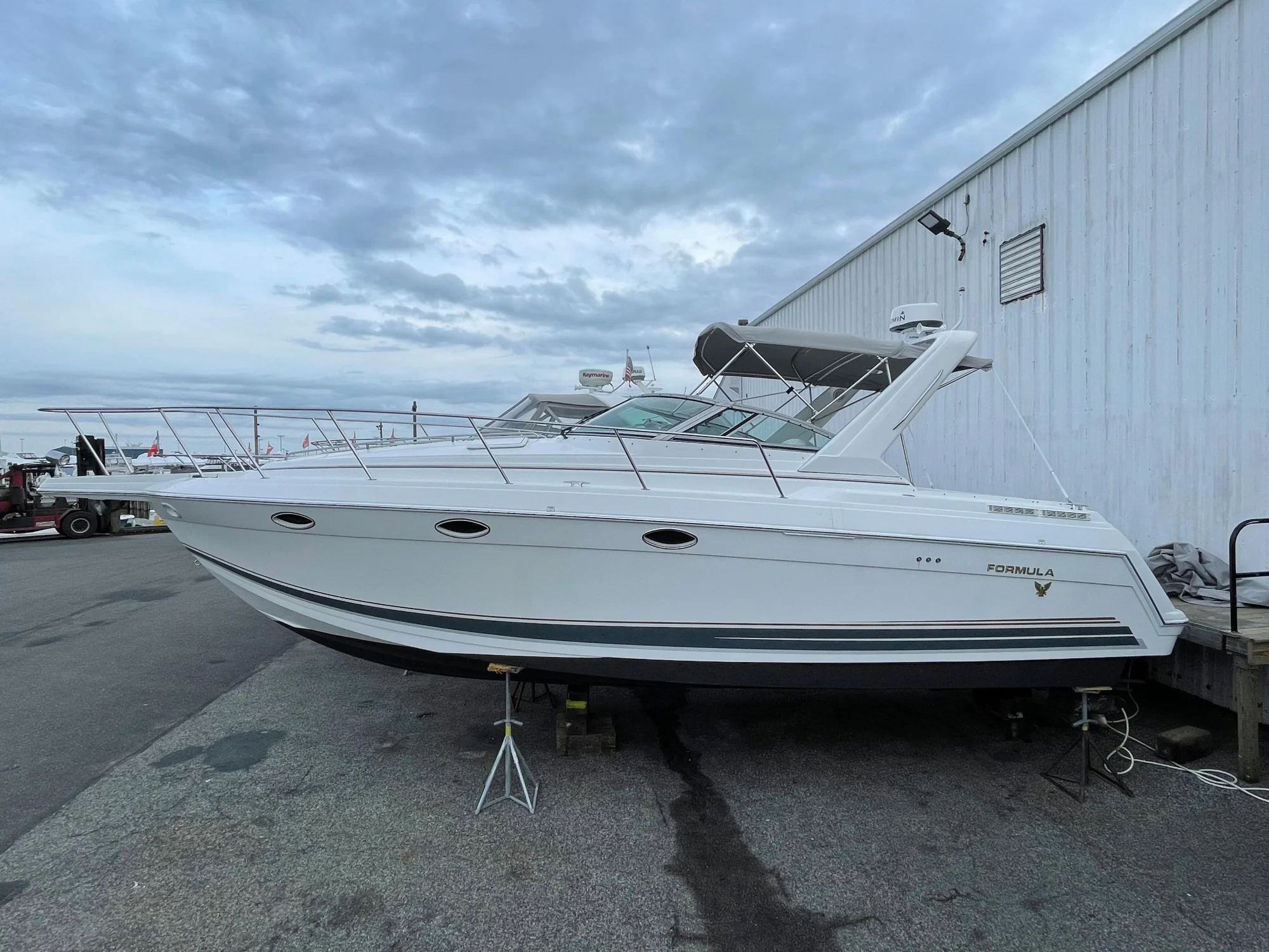 2002 Formula 31 Performance Cruiser - Image 2