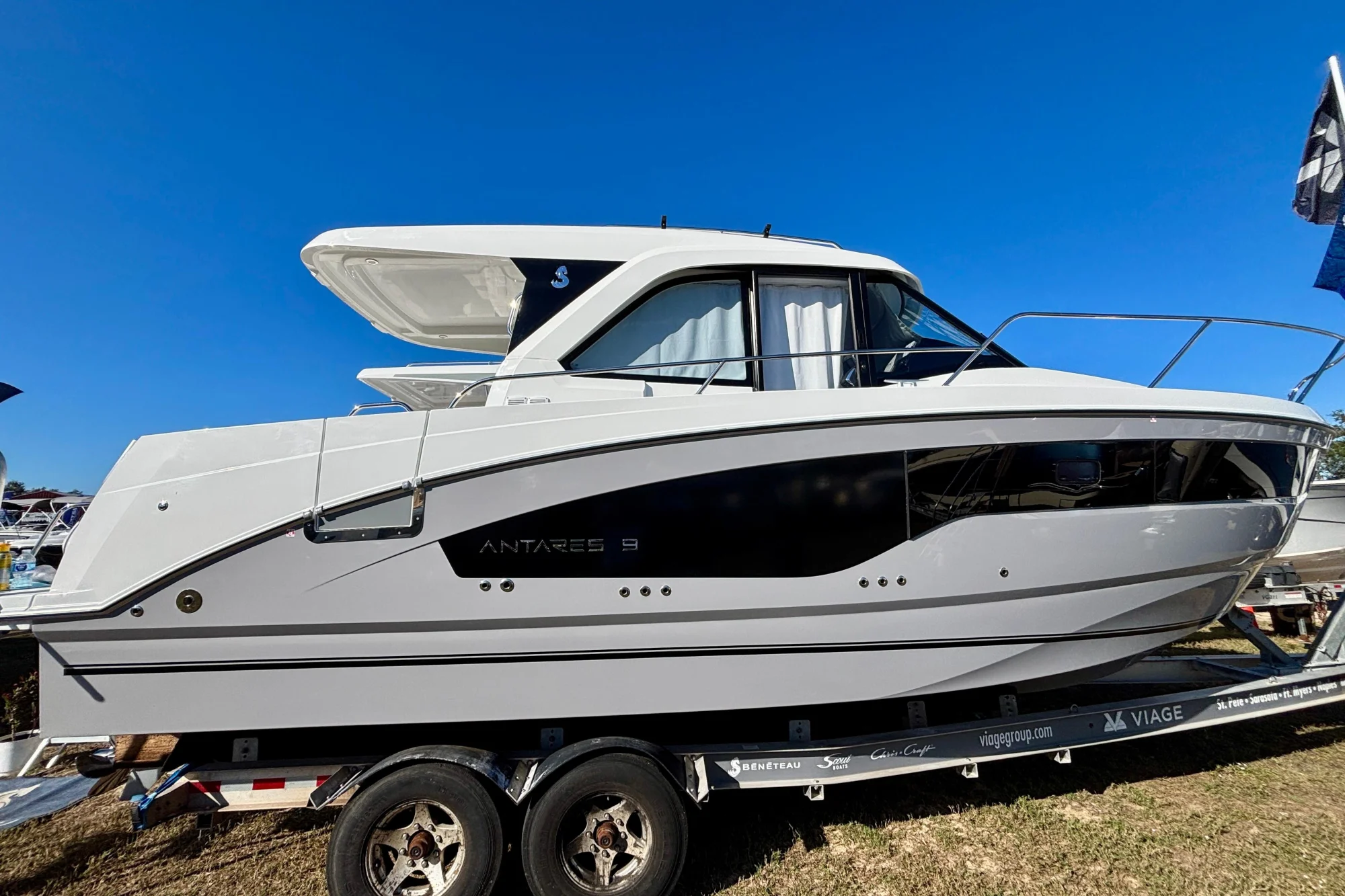 2026 Beneteau Antares 9 V2 - Image 2