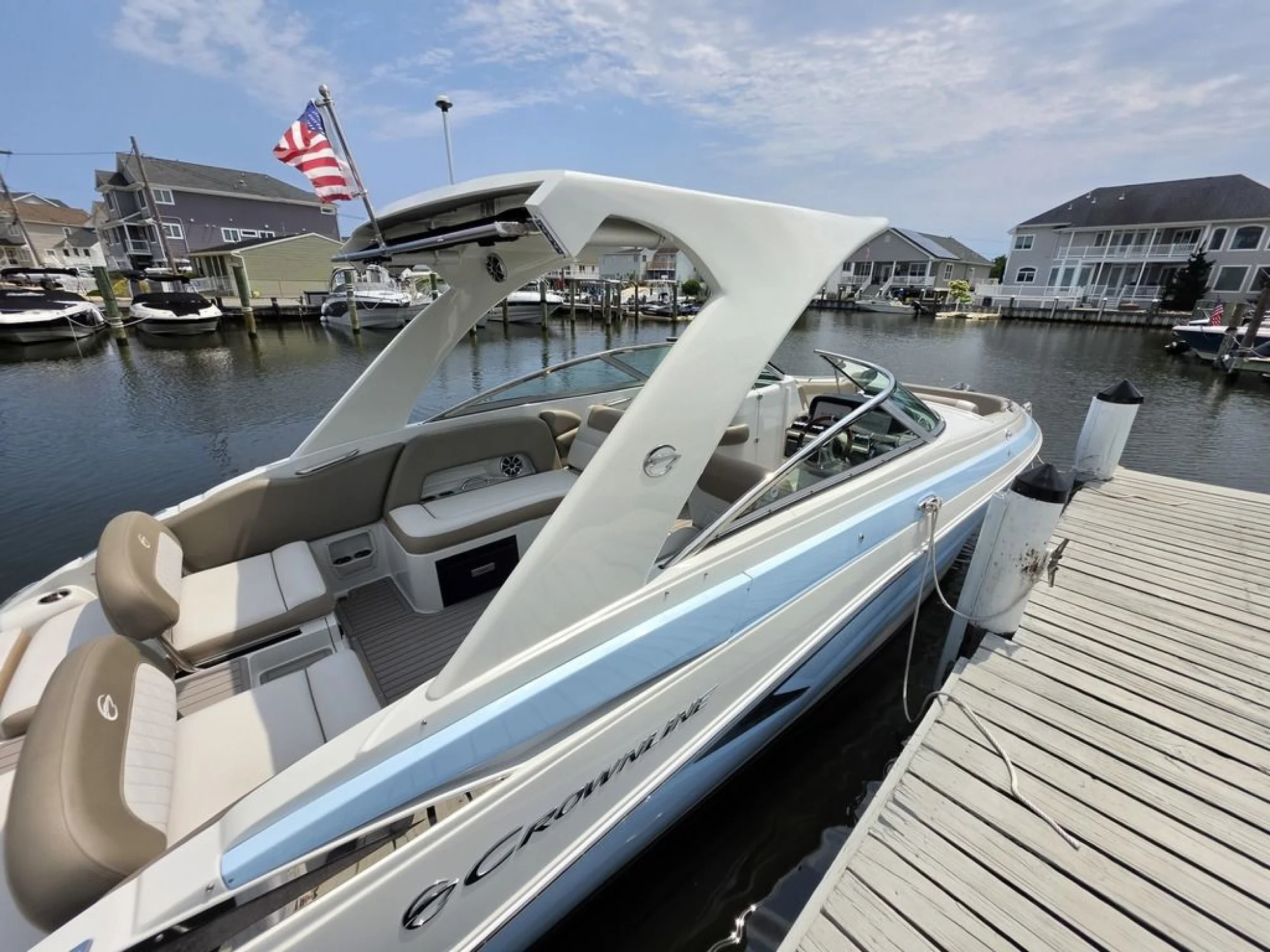 2023 Crownline E305 XS - Image 2