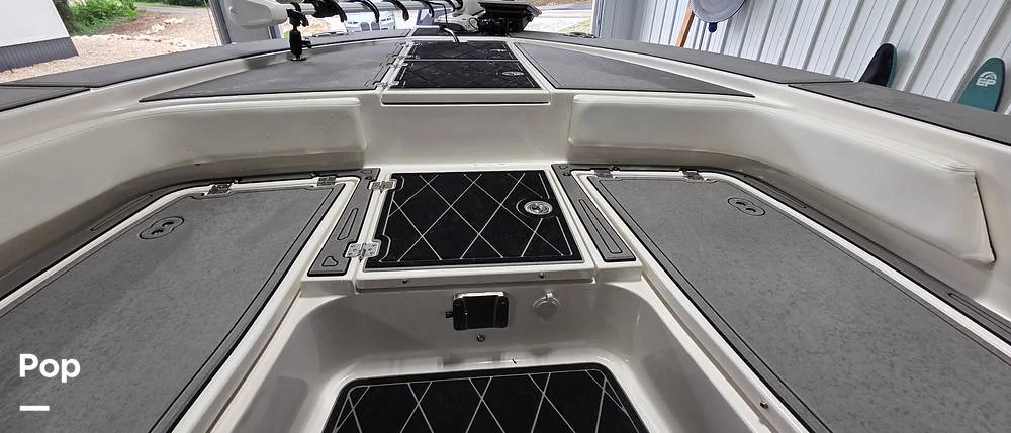 2023 Robalo 246 Cayman - Image 3