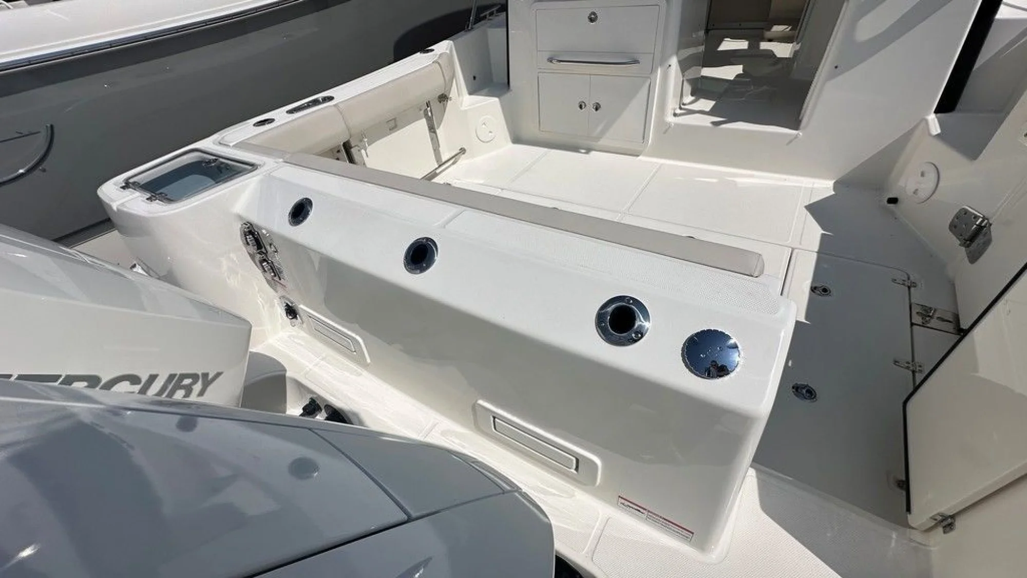 Boston Whaler 325 Conquest - Image 4