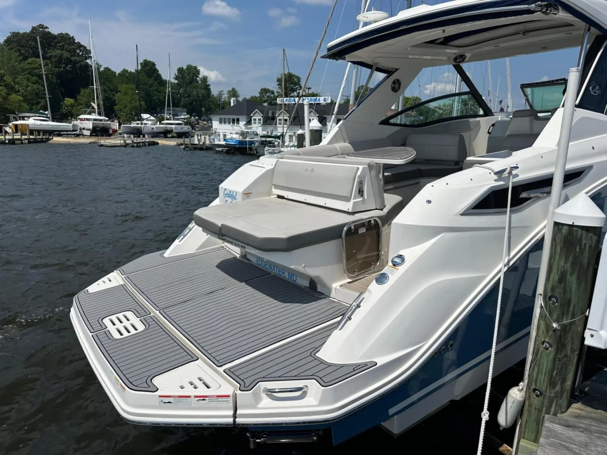 2021 Sea Ray 320 Sundancer - Image 5