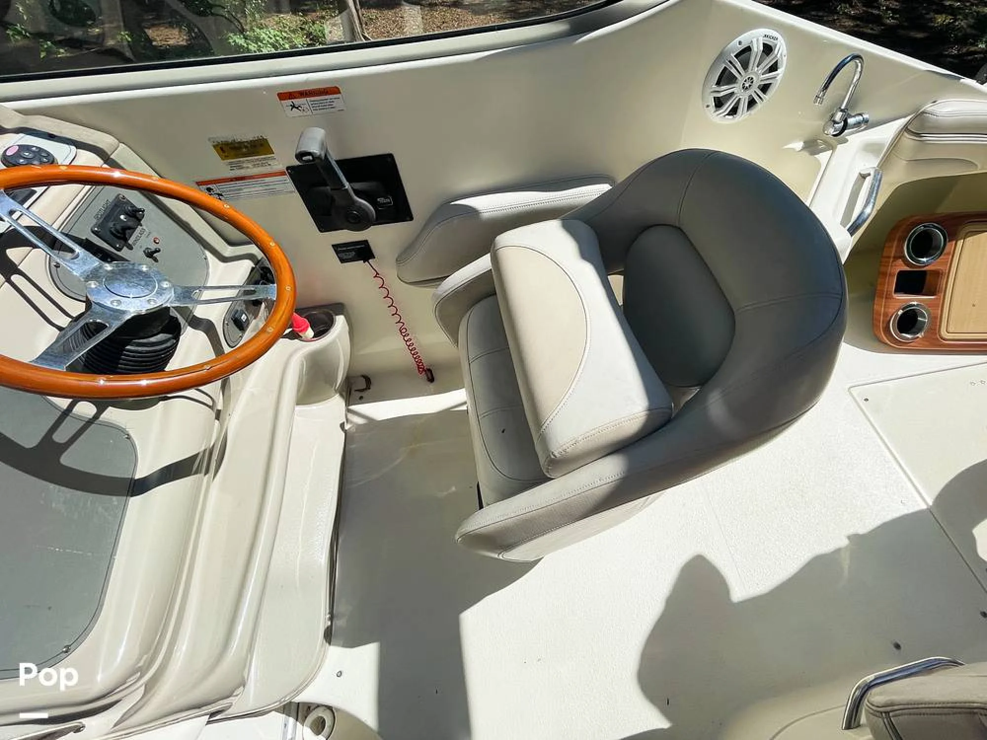 2008 Larson Cabrio 240 - Image 3