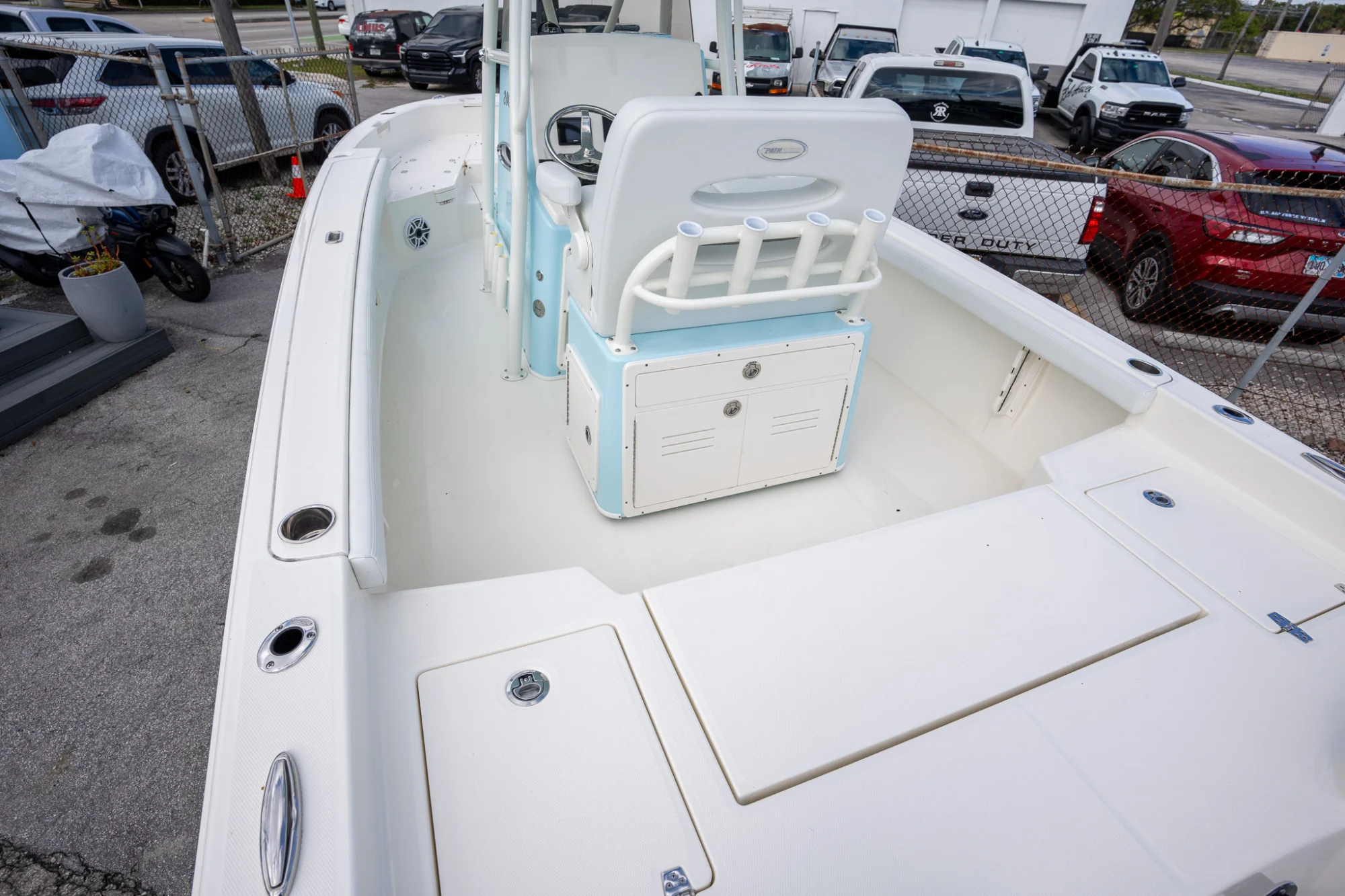 2025 PATHFINDER BOATS 2400 TRS - Image 5