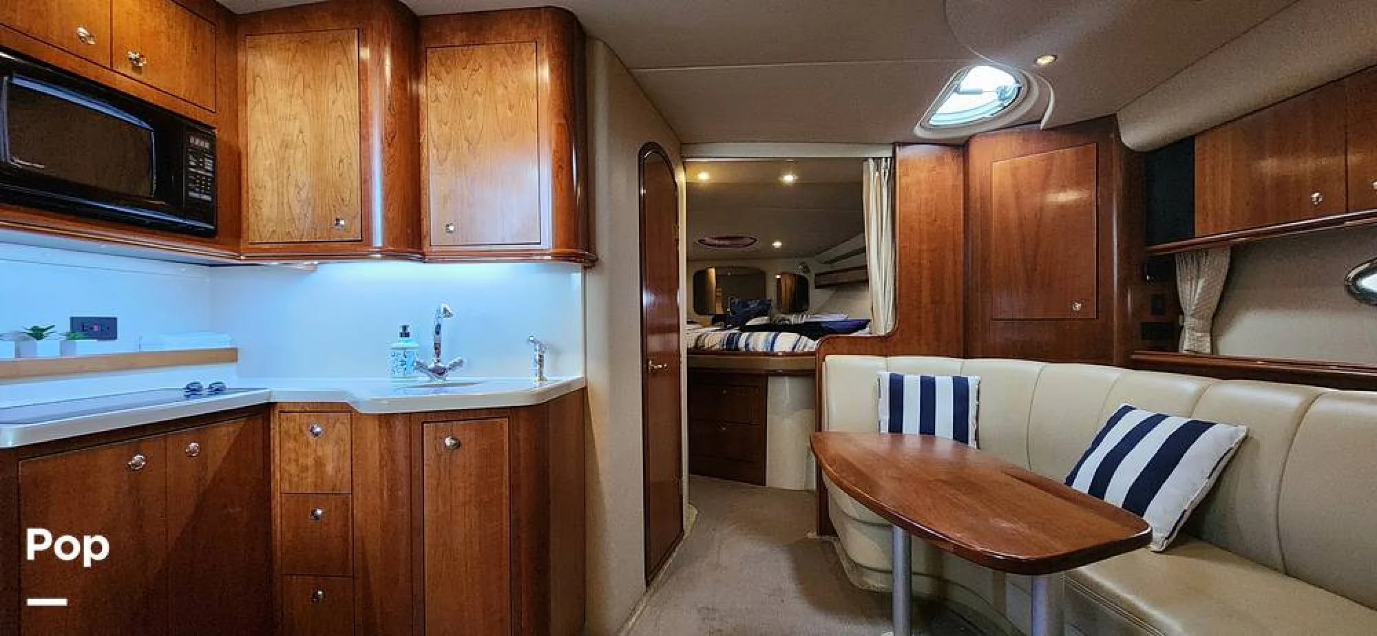 2003 Cruisers Yachts 3772 Express - Image 3