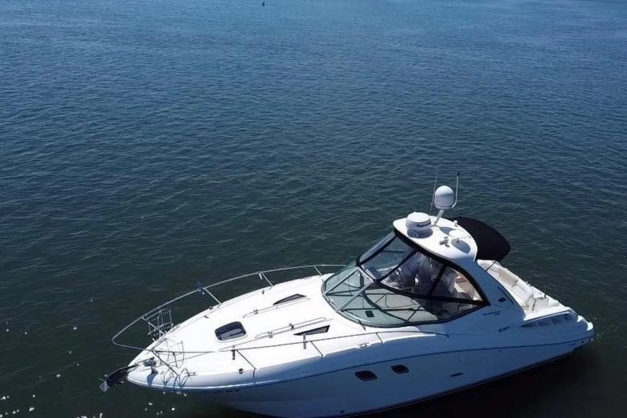 2010 Sea Ray Sundancer 330 - Image 3