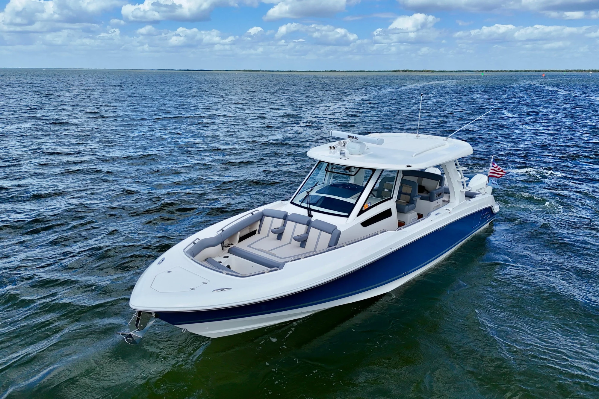 2025 Boston Whaler 350 Realm - Image 4