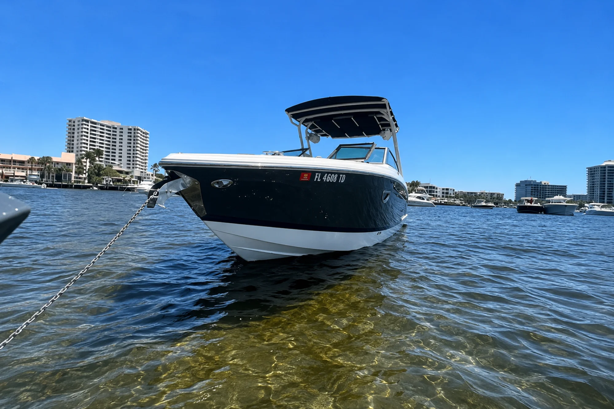 2022 Cobalt R6 Outboard - Image 2
