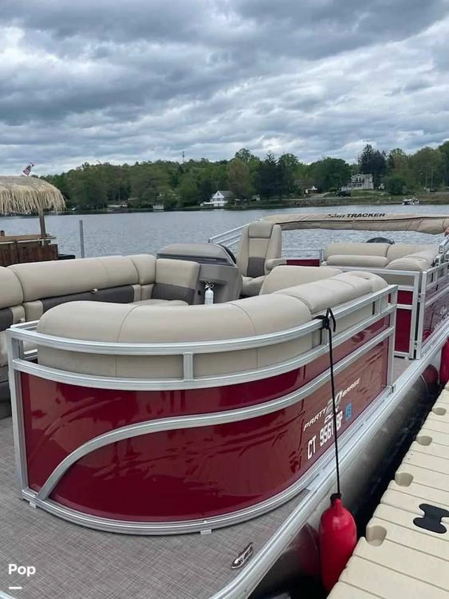 2024 Sun Tracker Party Barge 20 DLX - Image 2
