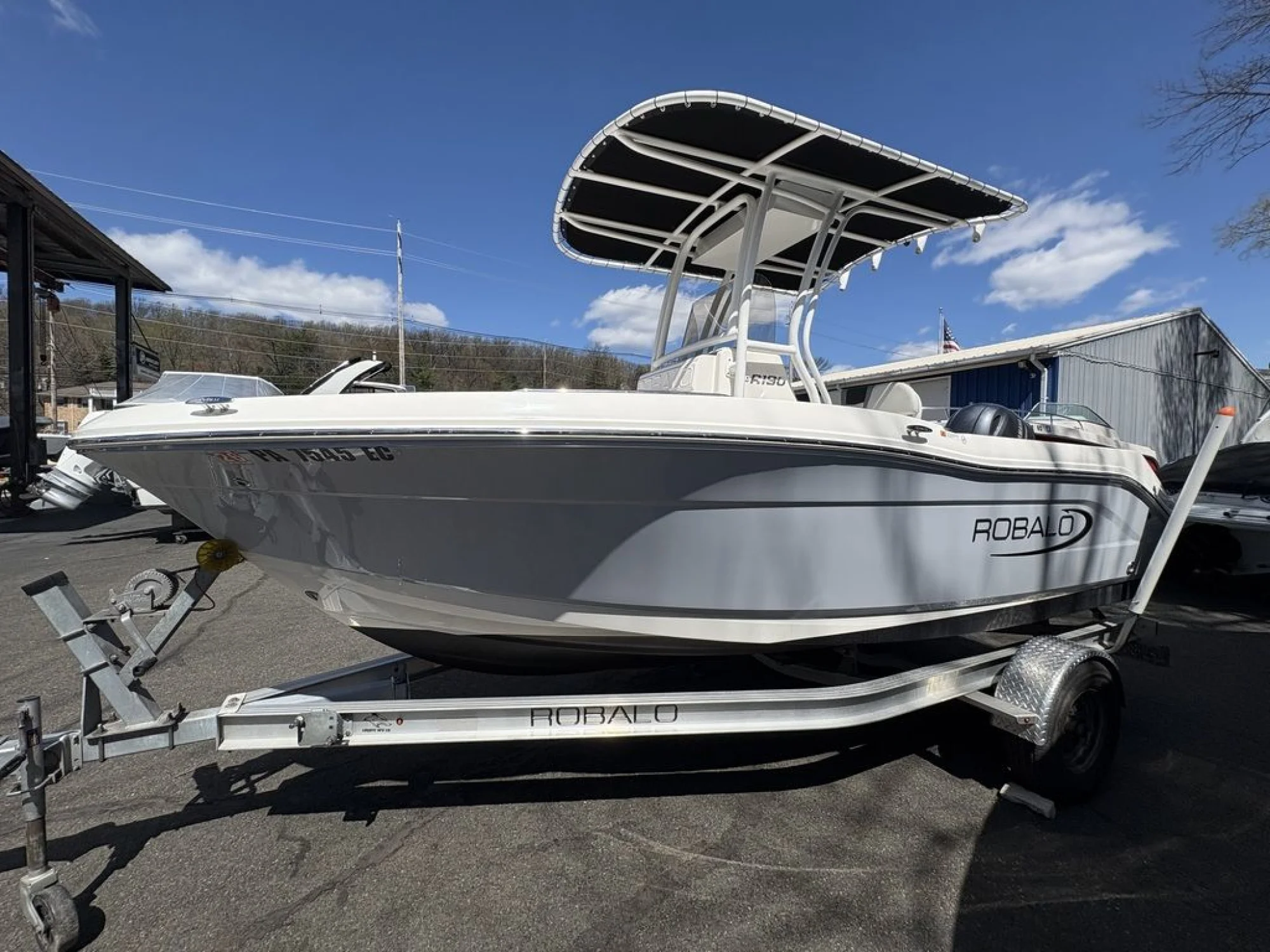 2023 Robalo R180 - Image 3