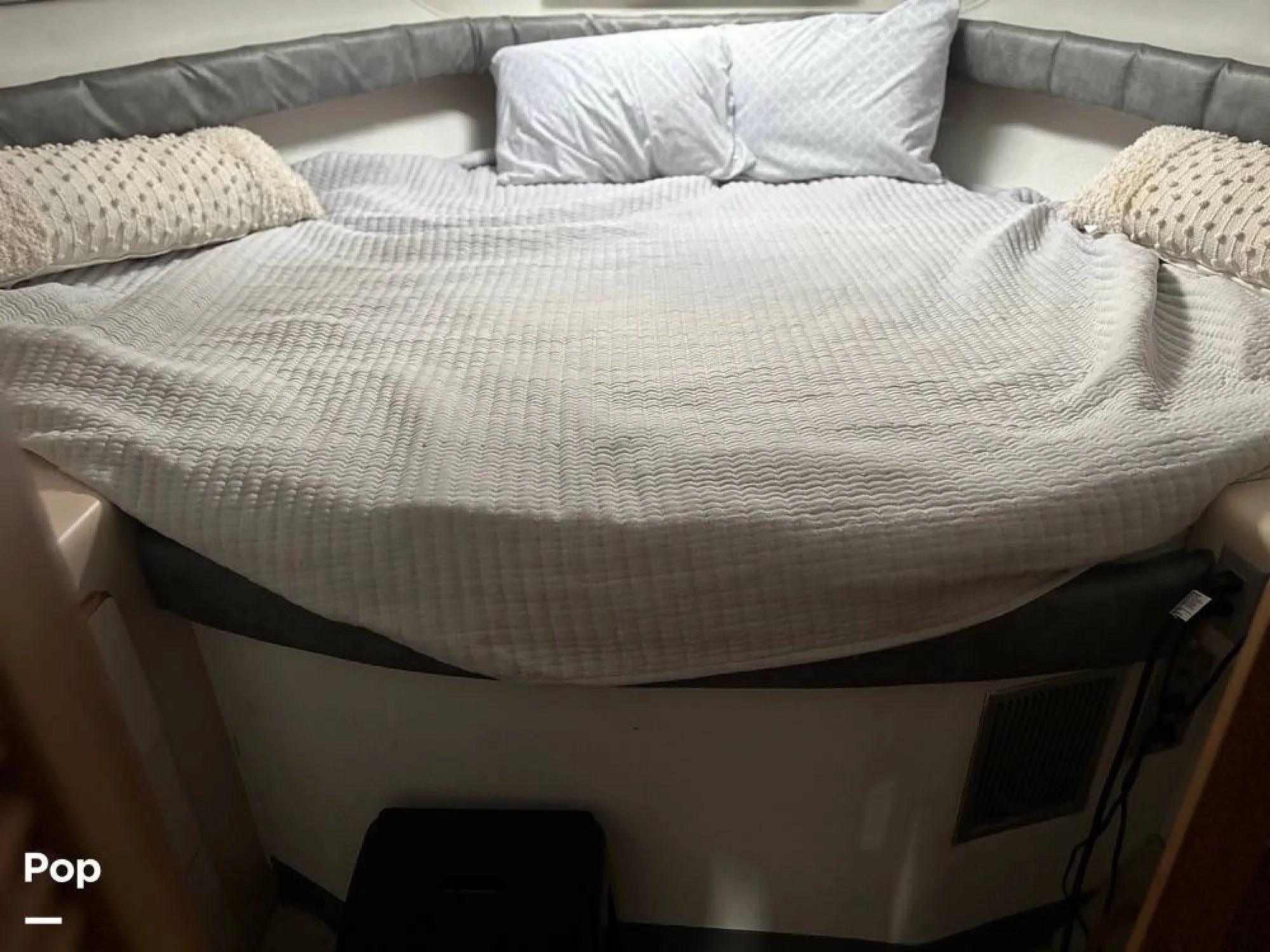 1989 Sea Ray 380 Aft Cabin - Image 4