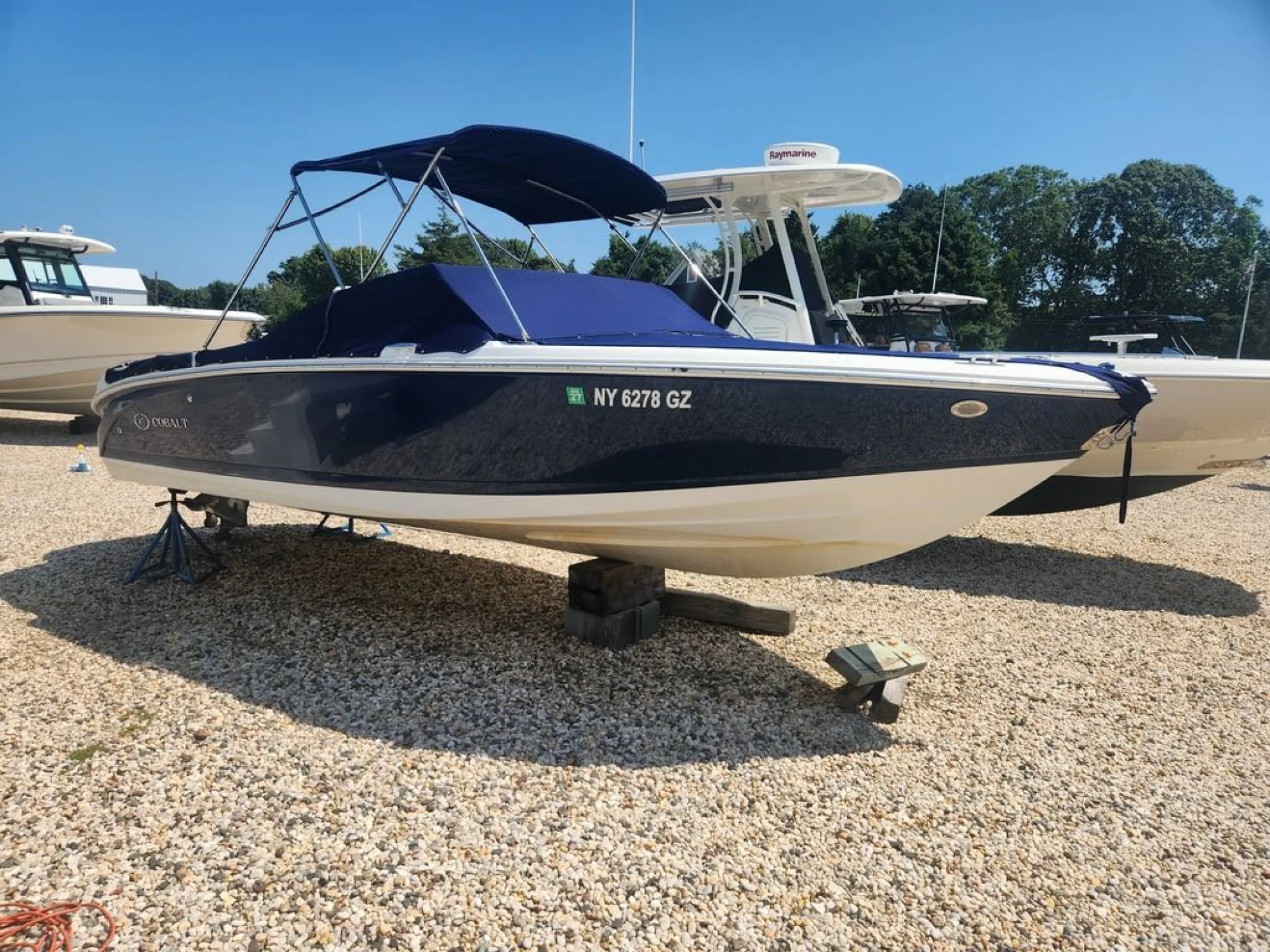Cobalt Boats 220