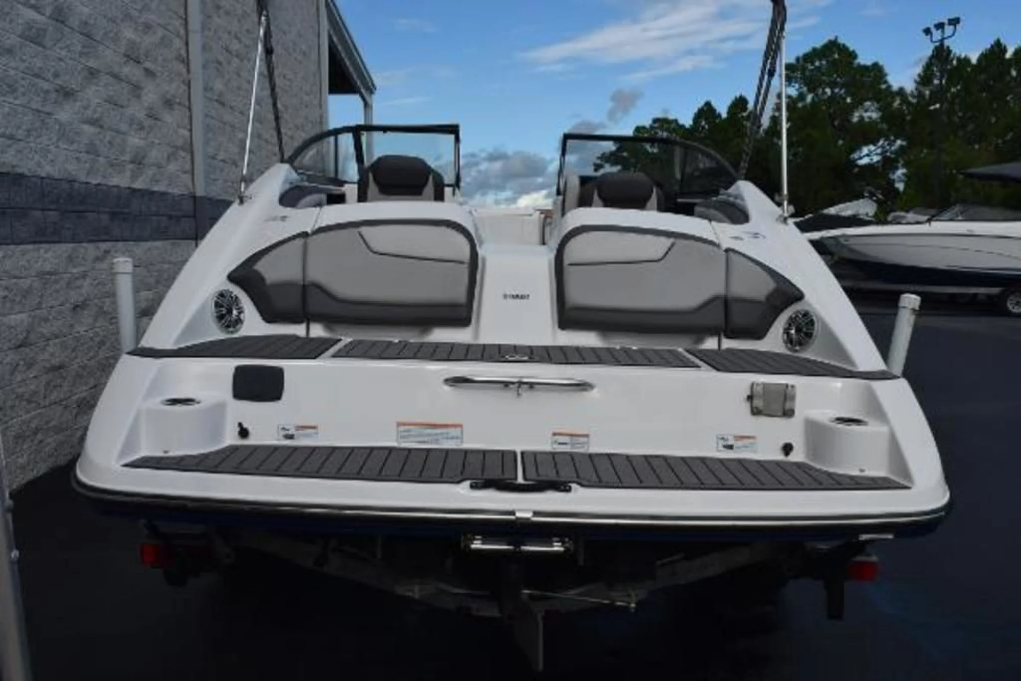 2017 Yamaha Boats 212 Limited - Image 4