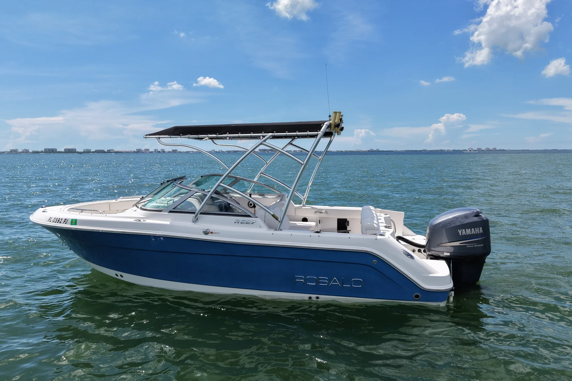 2012 Robalo R227 Dual Console - Image 5