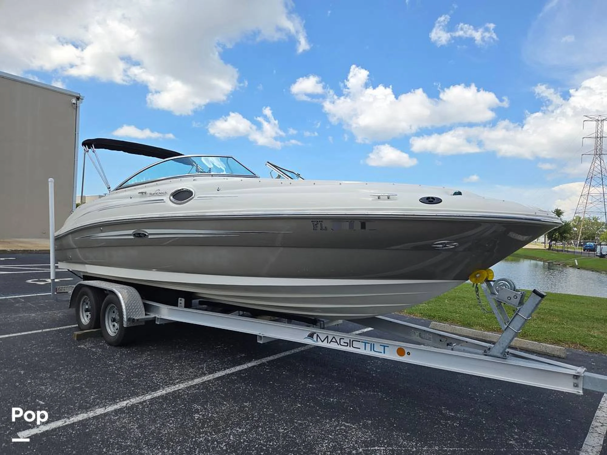 2009 Sea Ray 240 Sundeck - Image 2
