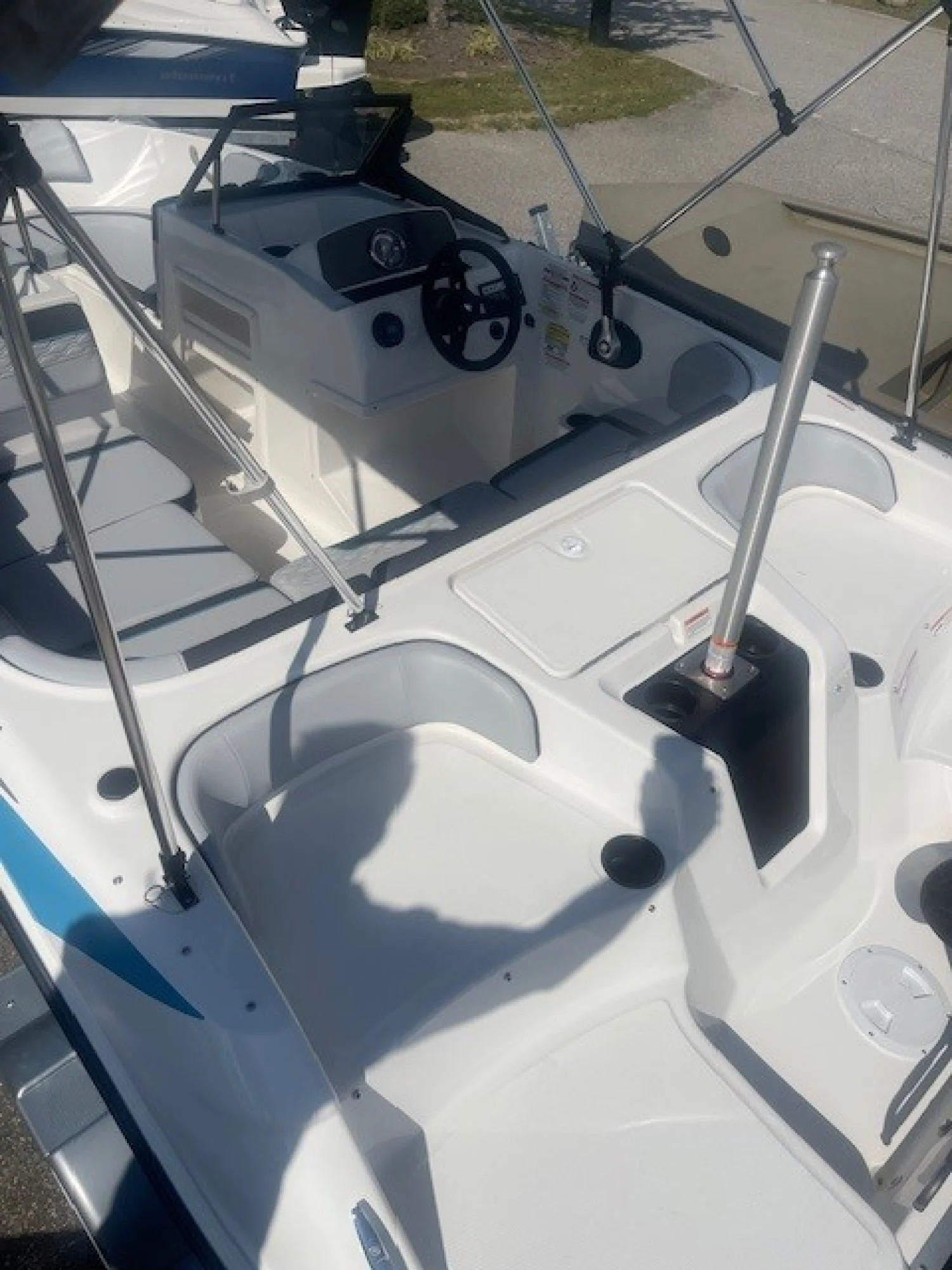 2026 Bayliner M17 Impulse Blue - Image 4