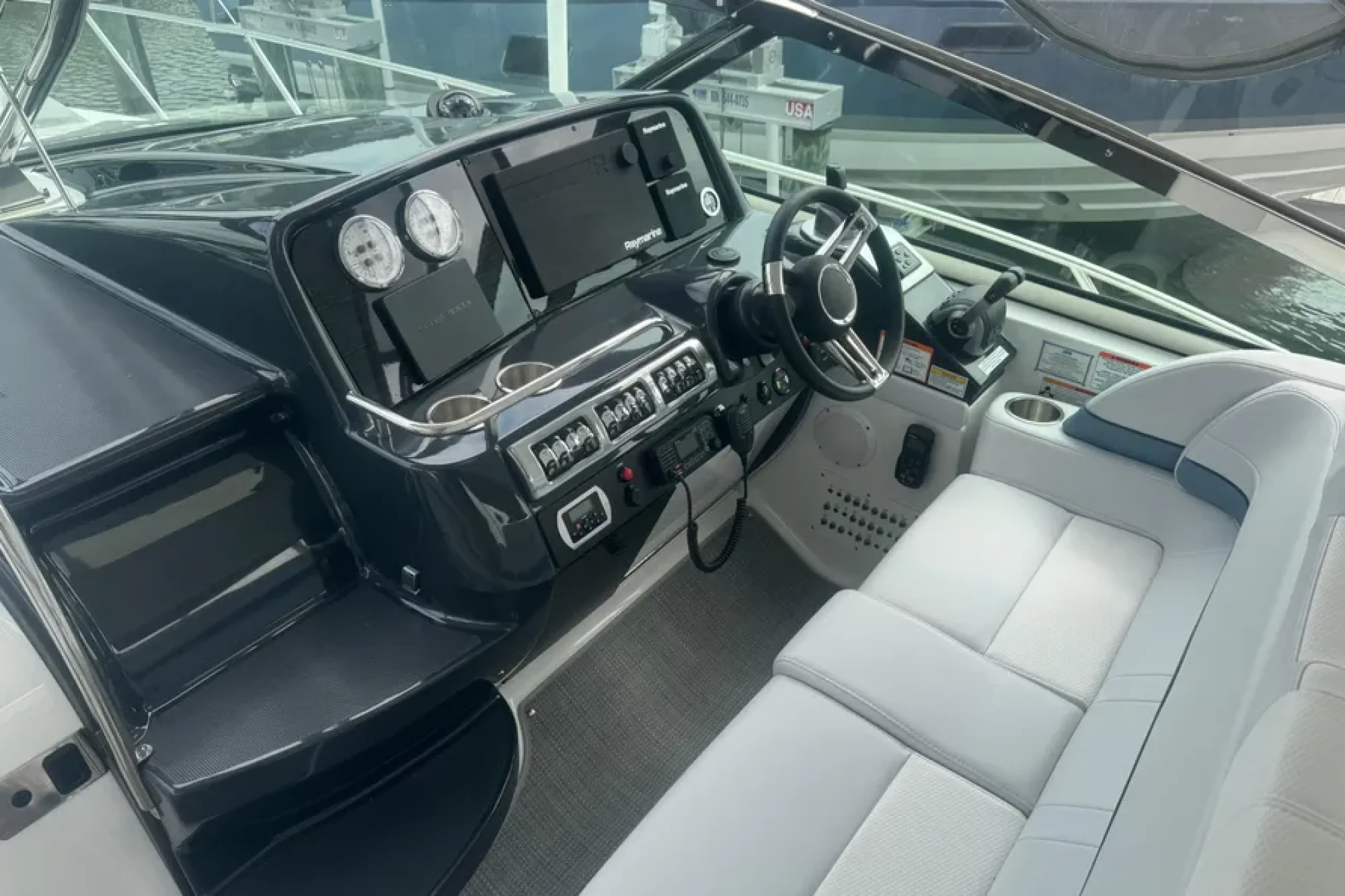 2023 Formula 40 Performance Cruiser - Image 3