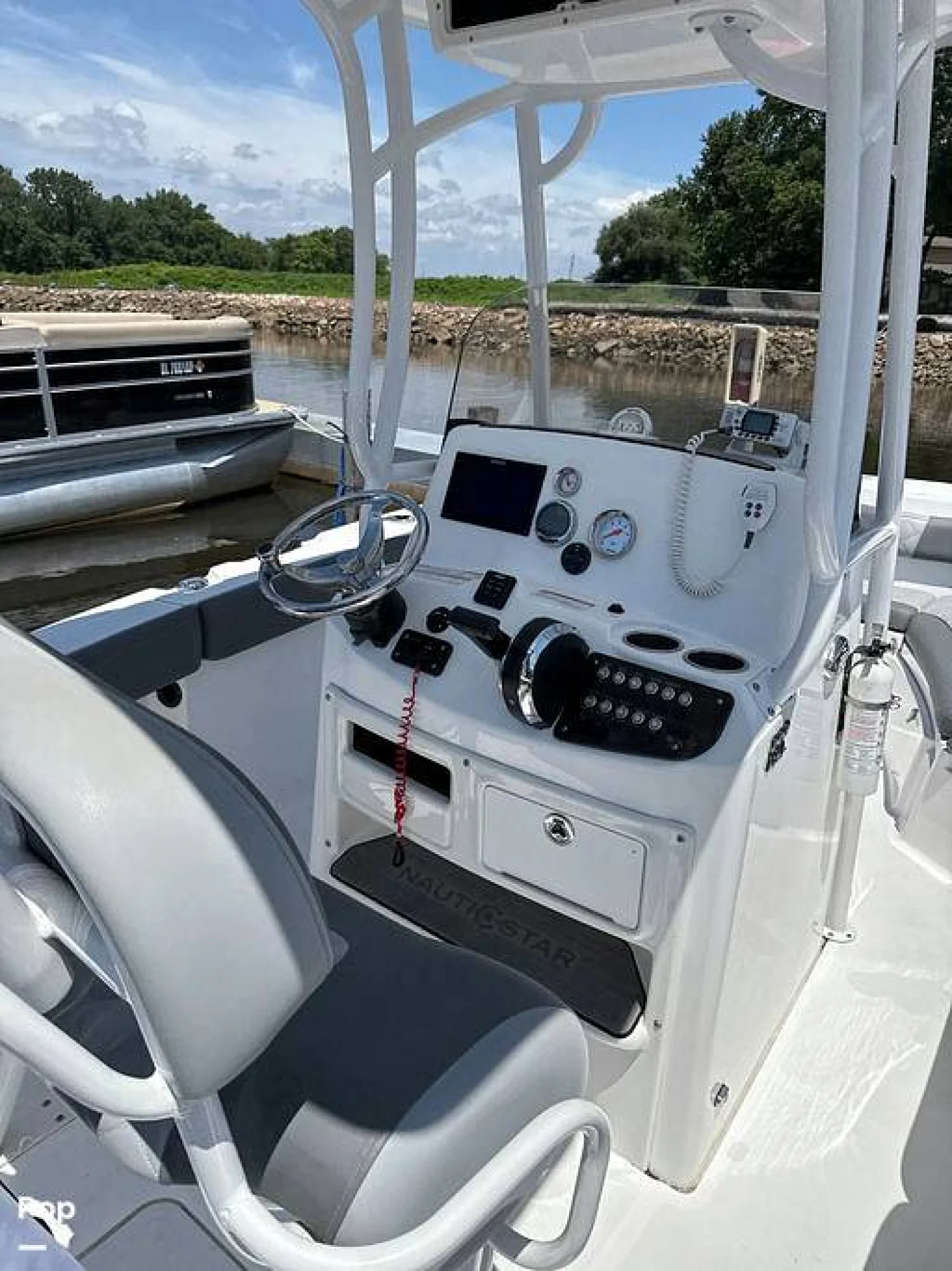 2024 NauticStar 22 L - Image 4