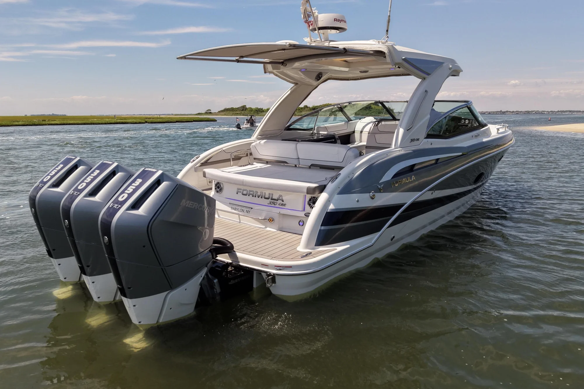 2023 Formula 350 Crossover Bowrider OB - Image 2