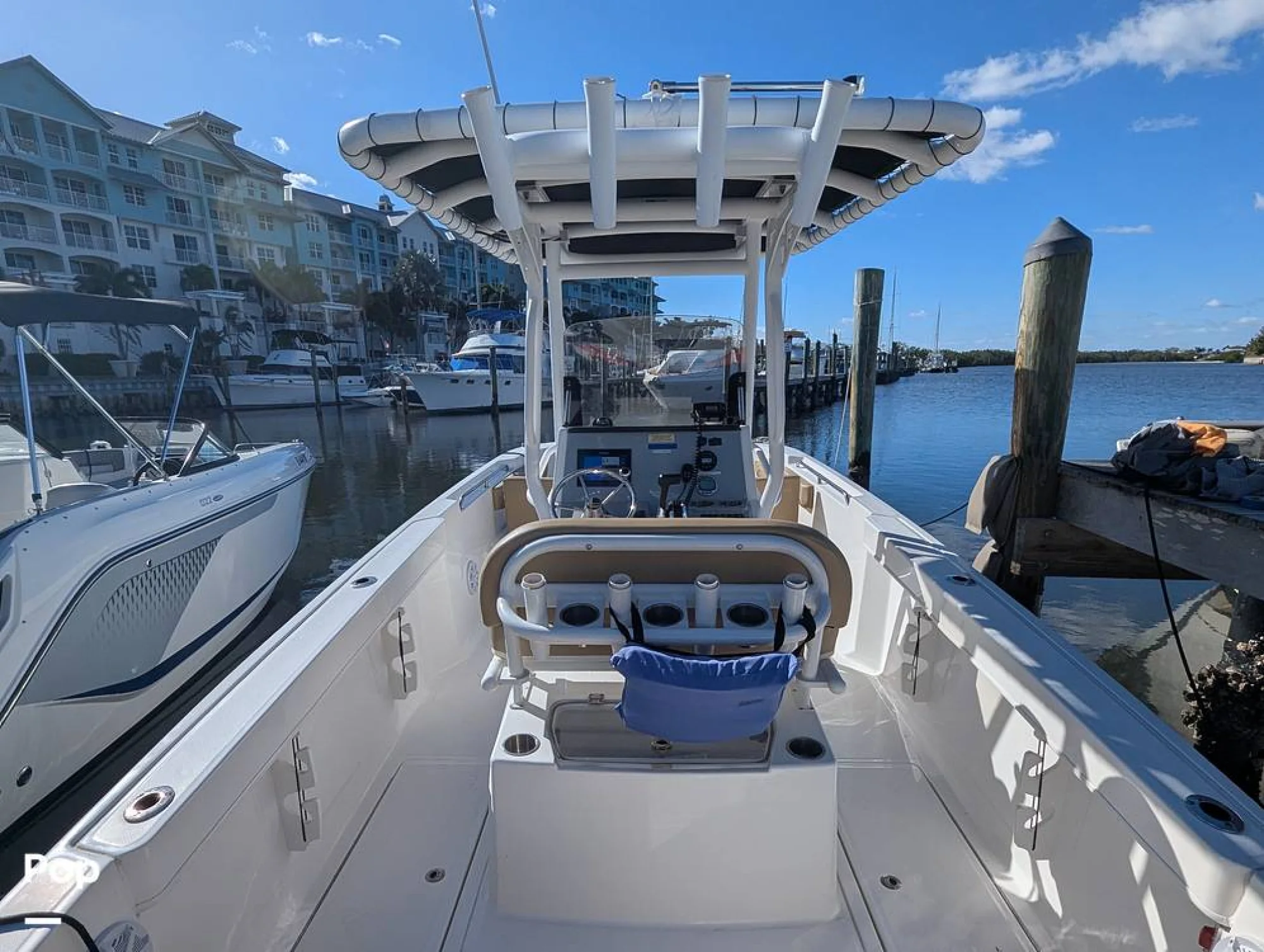 2023 Trophy T24CC - Image 4