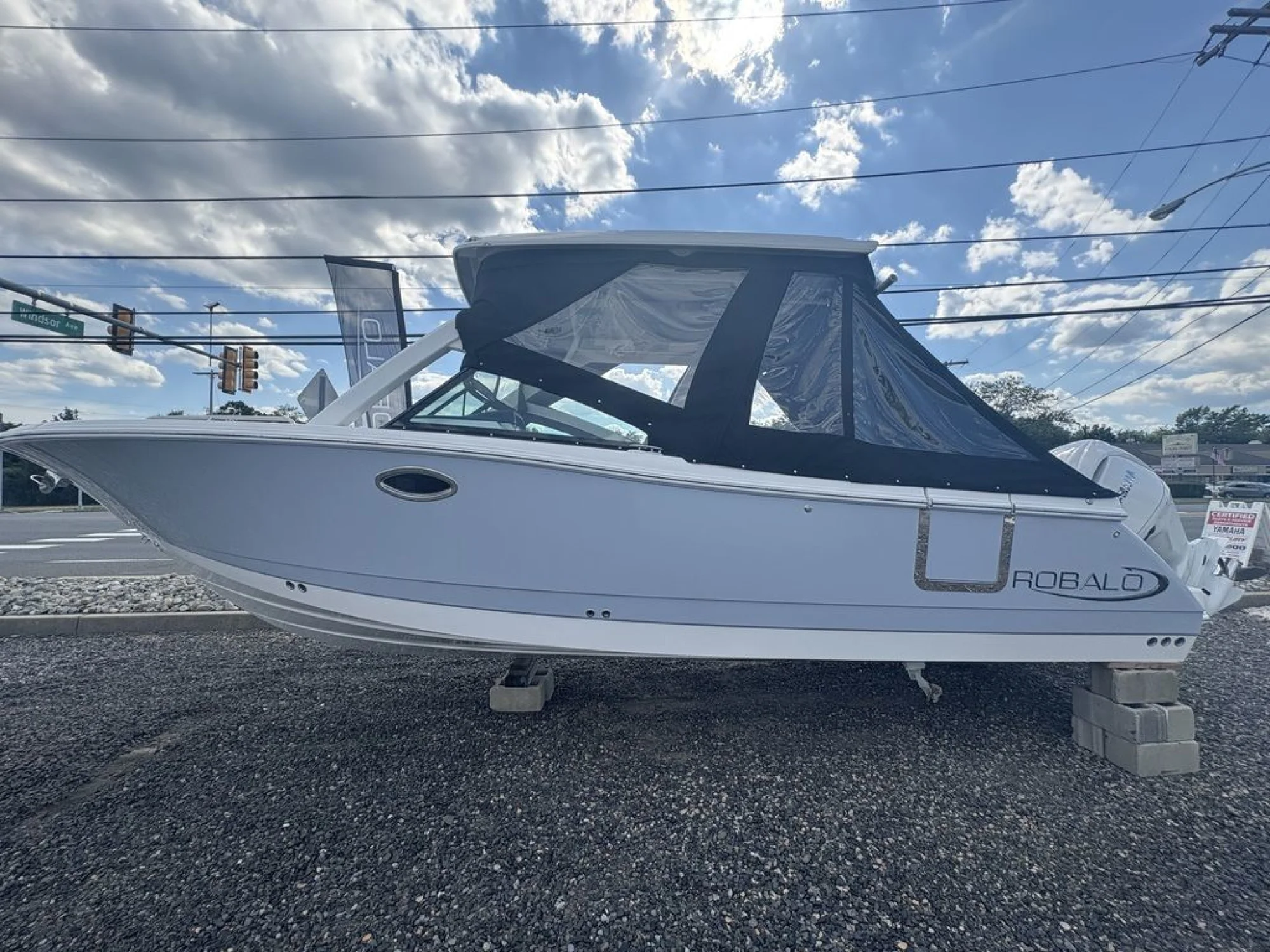 2026 Robalo R277 - Image 2