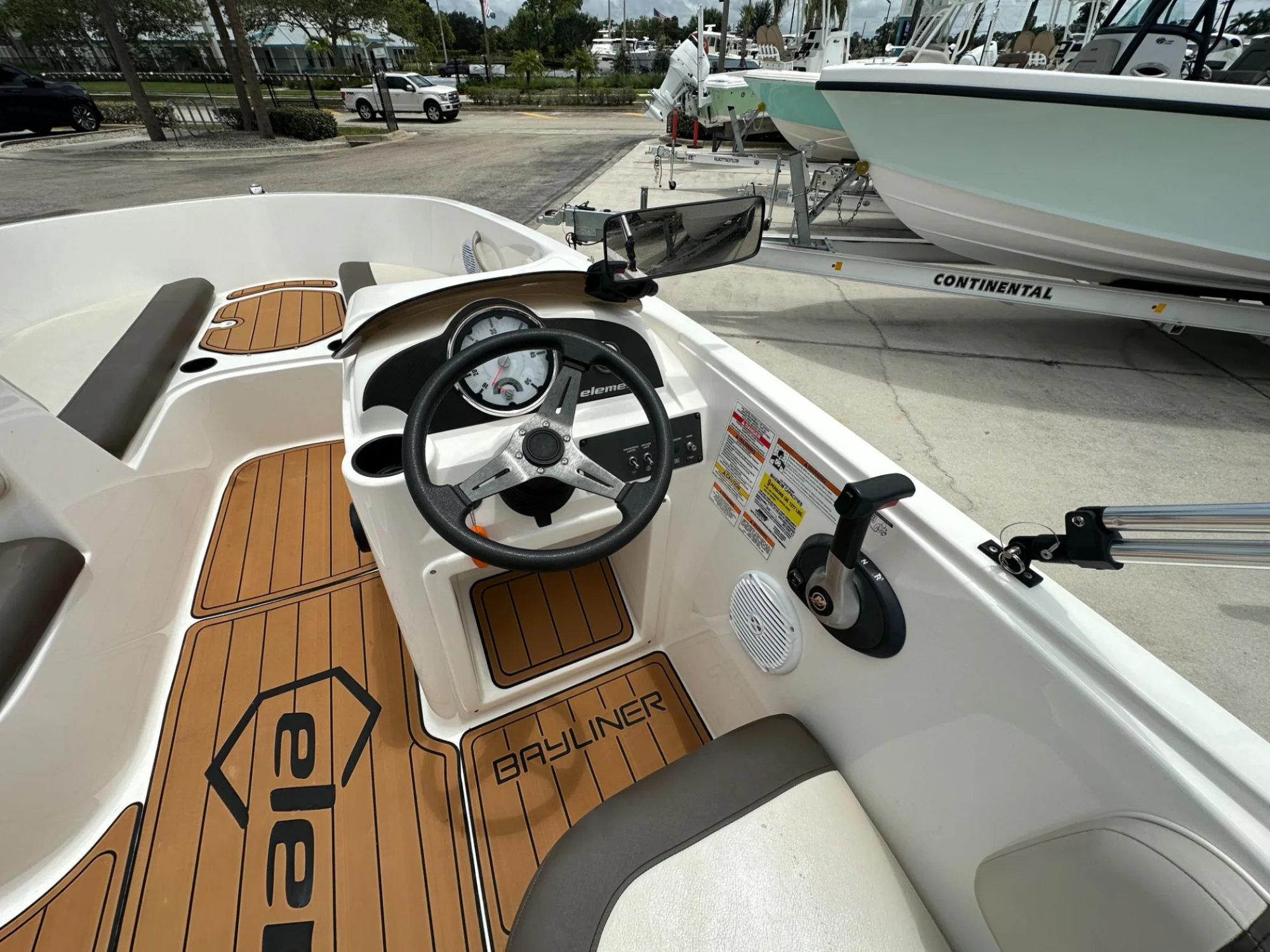2021 Bayliner Element E18 - Image 4