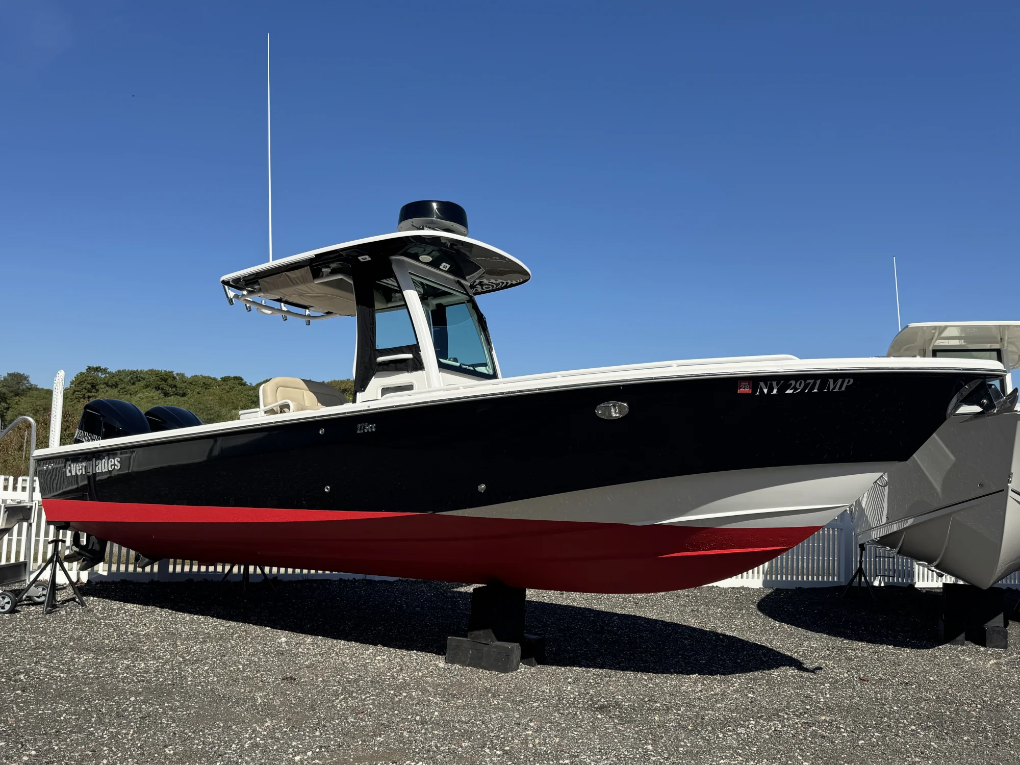 2019 Everglades 273CC - Main Image