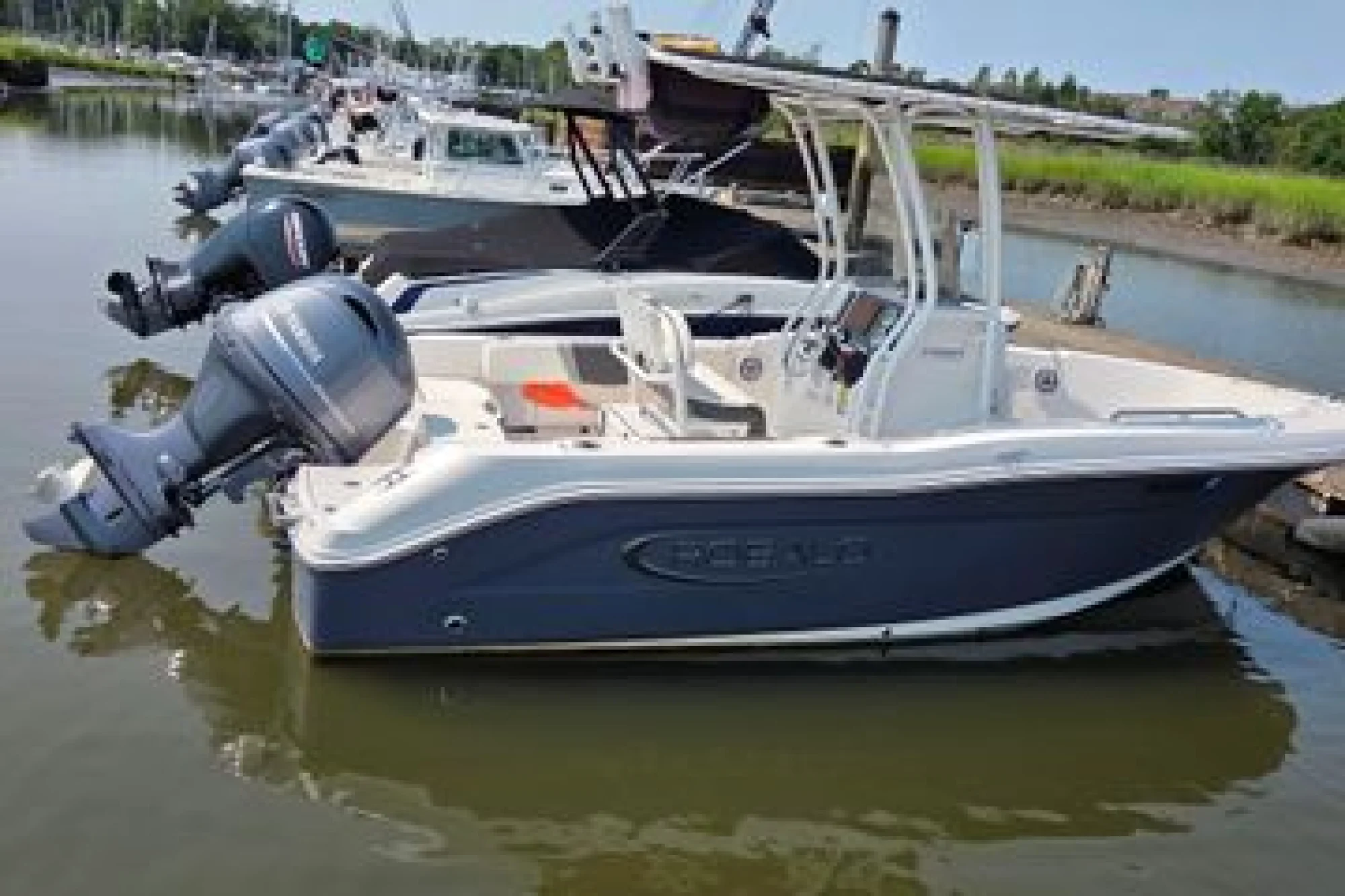 2025 18' Robalo R180 Center Console - Image 5