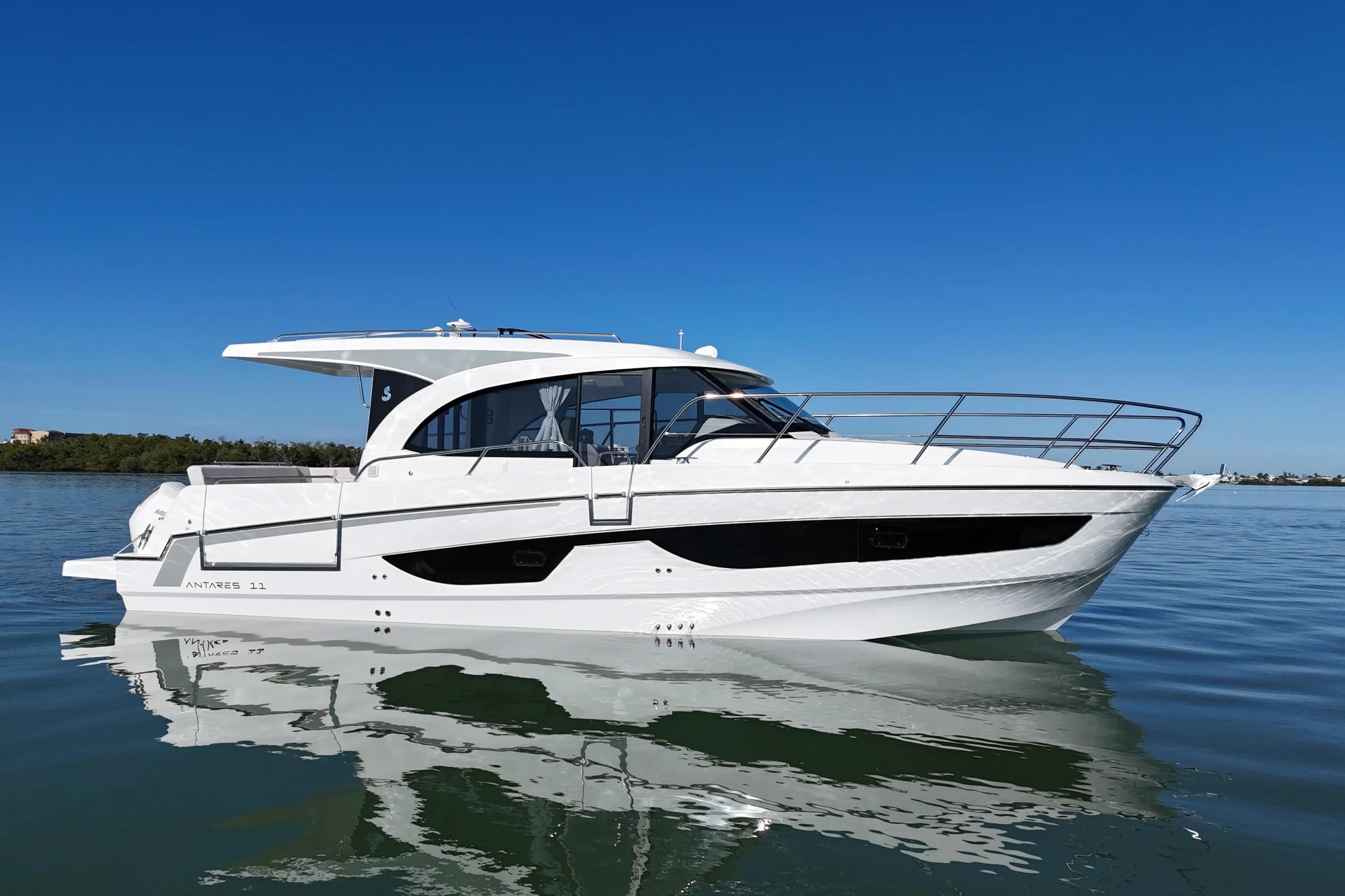 2026 Beneteau Antares 11 - Image 2