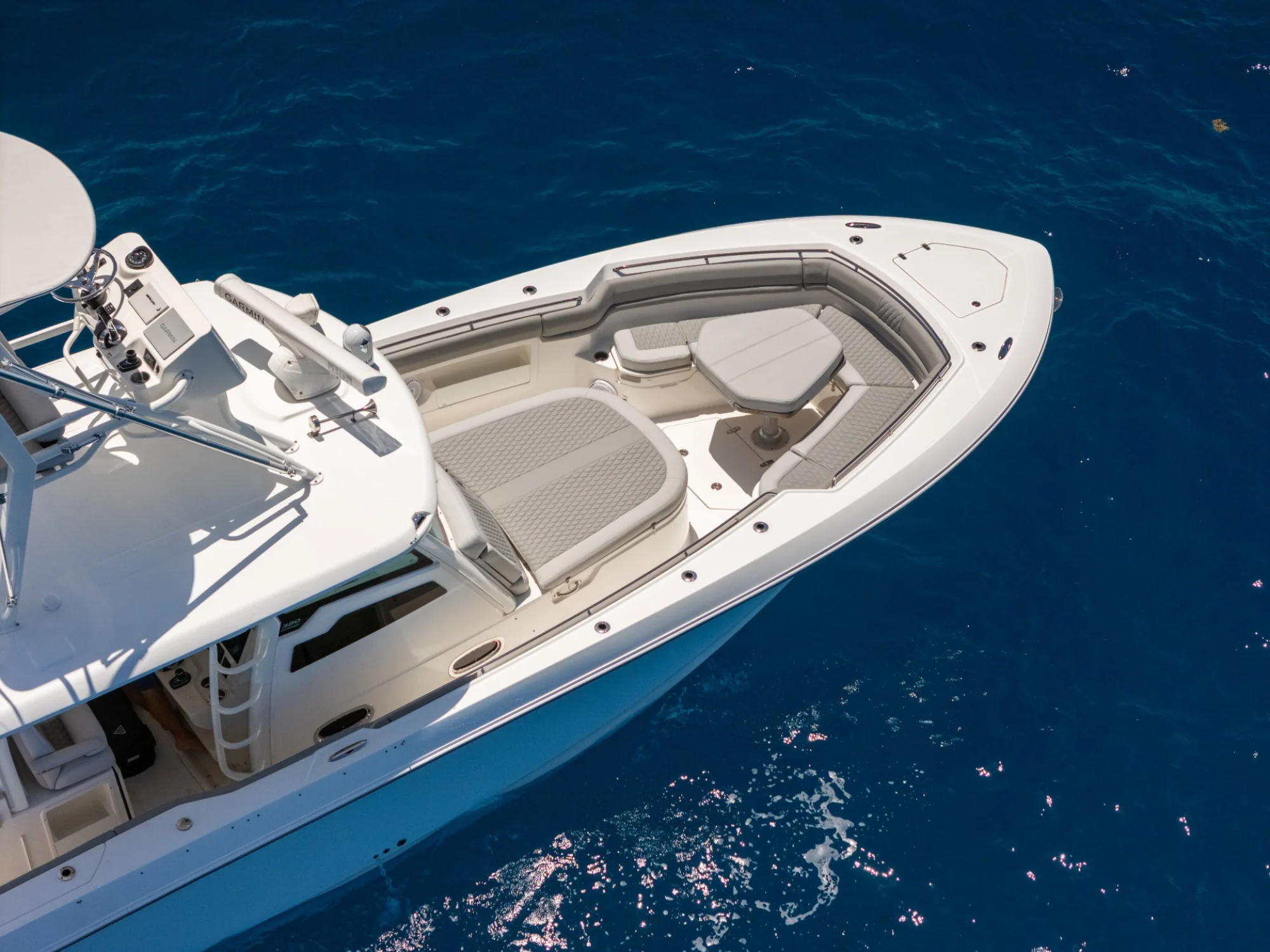 2020 Boston Whaler 380 Outrage - Image 3