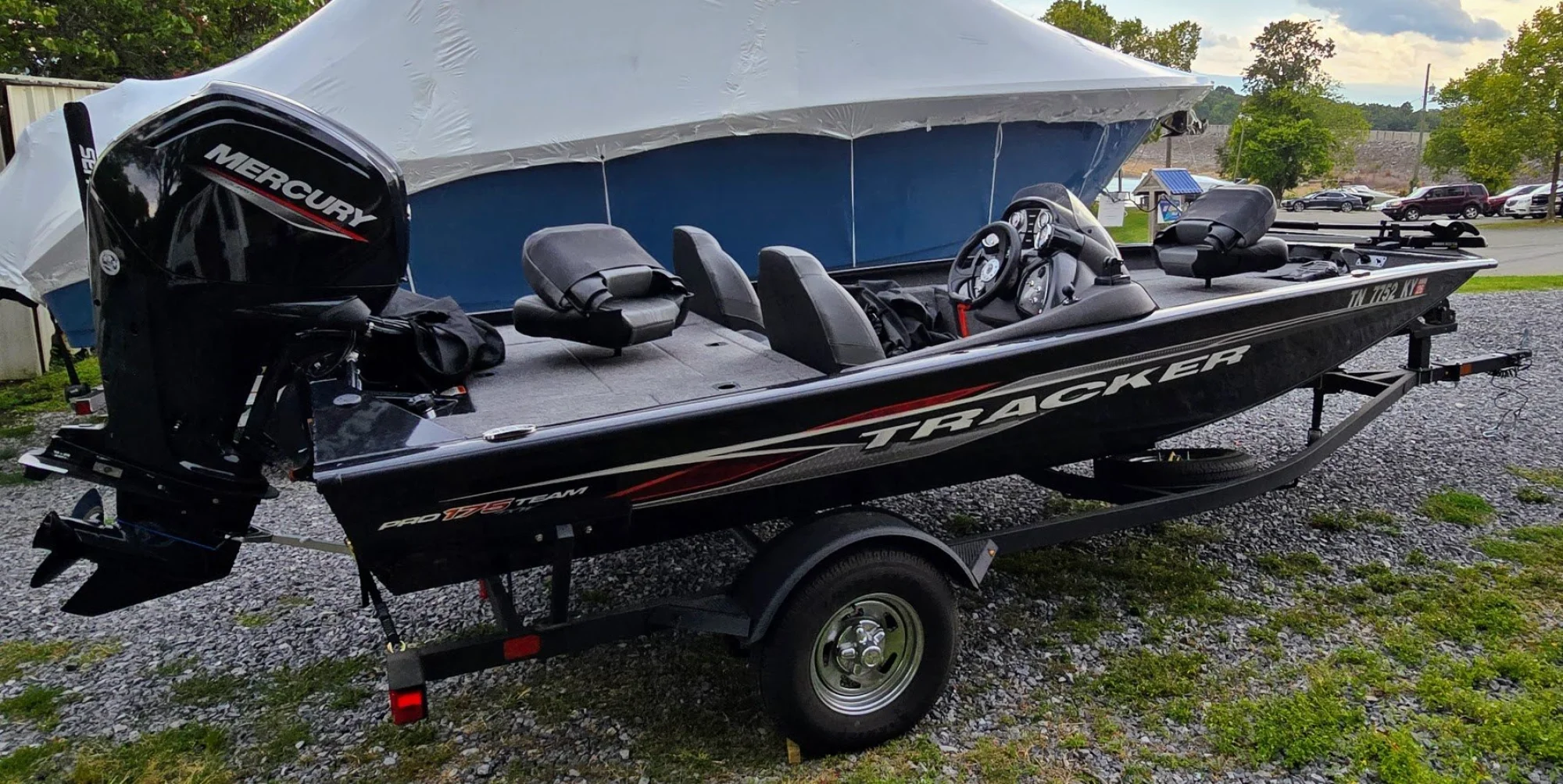 2024 Tracker Marine PRO TEAM 175 TXW w/ Trailer