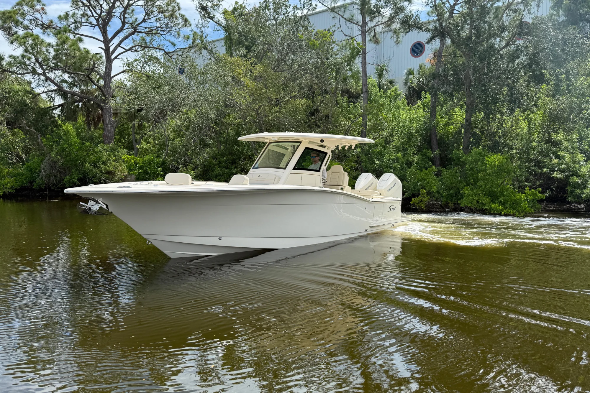 2025 Scout 305 LXF - Image 2