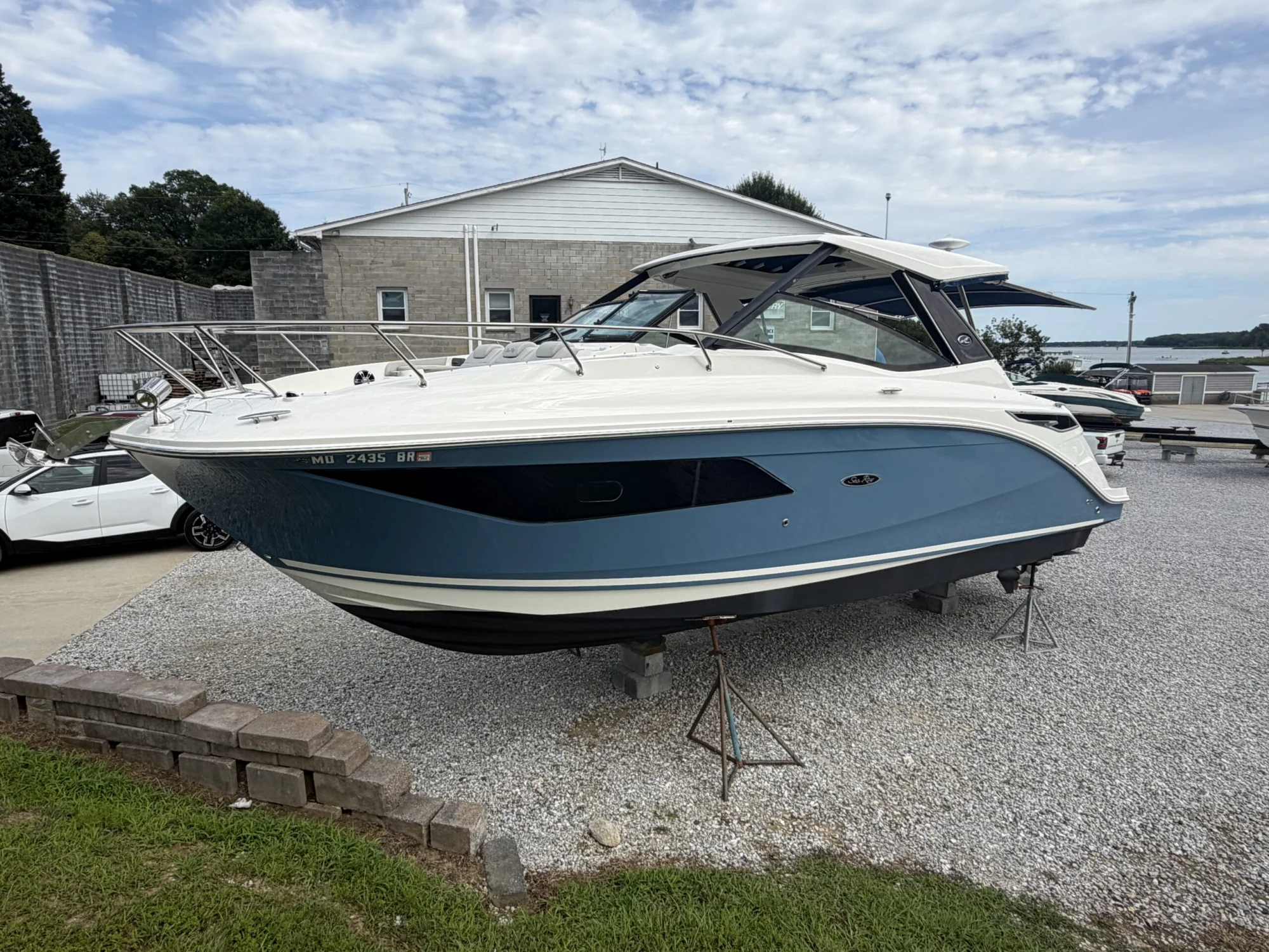2021 Sea Ray Sundancer 320 - Image 2
