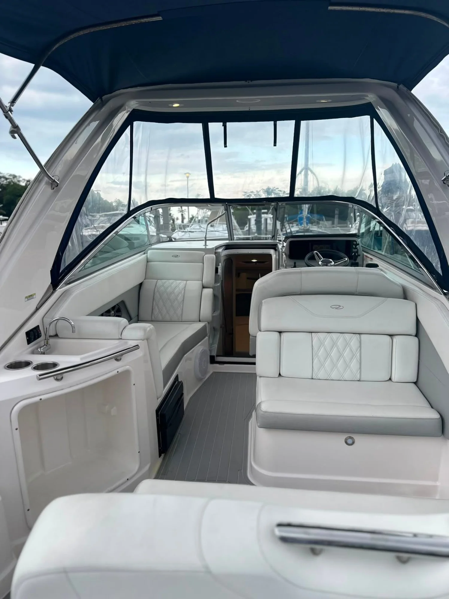 2021 Regal 28 Express - Image 3