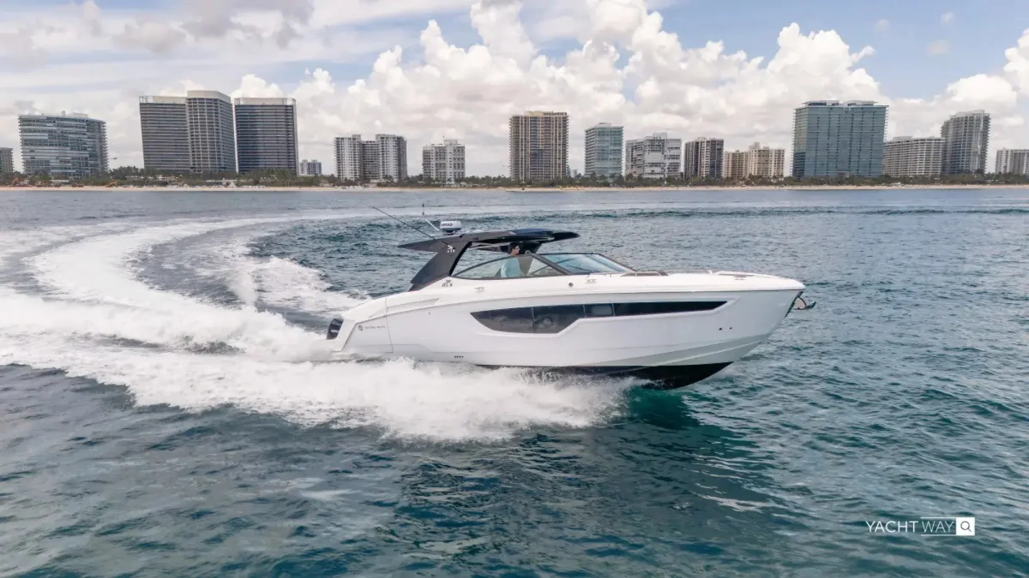 2021 Cruisers Yachts 38 GLS OB - Image 4