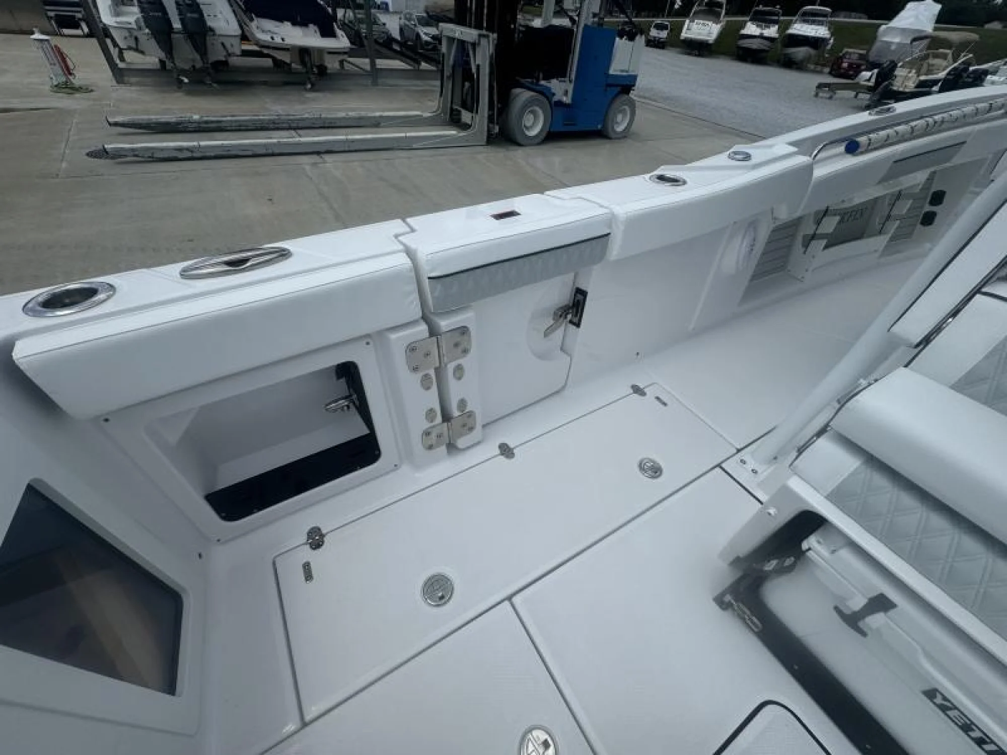 2025 Blackfin 302 CC - Image 2