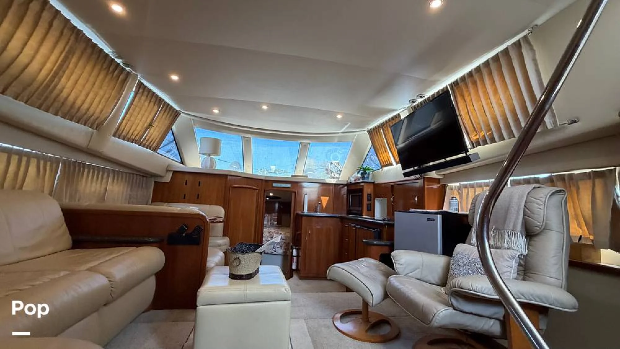 2005 Carver 41 Motoryacht - Image 4