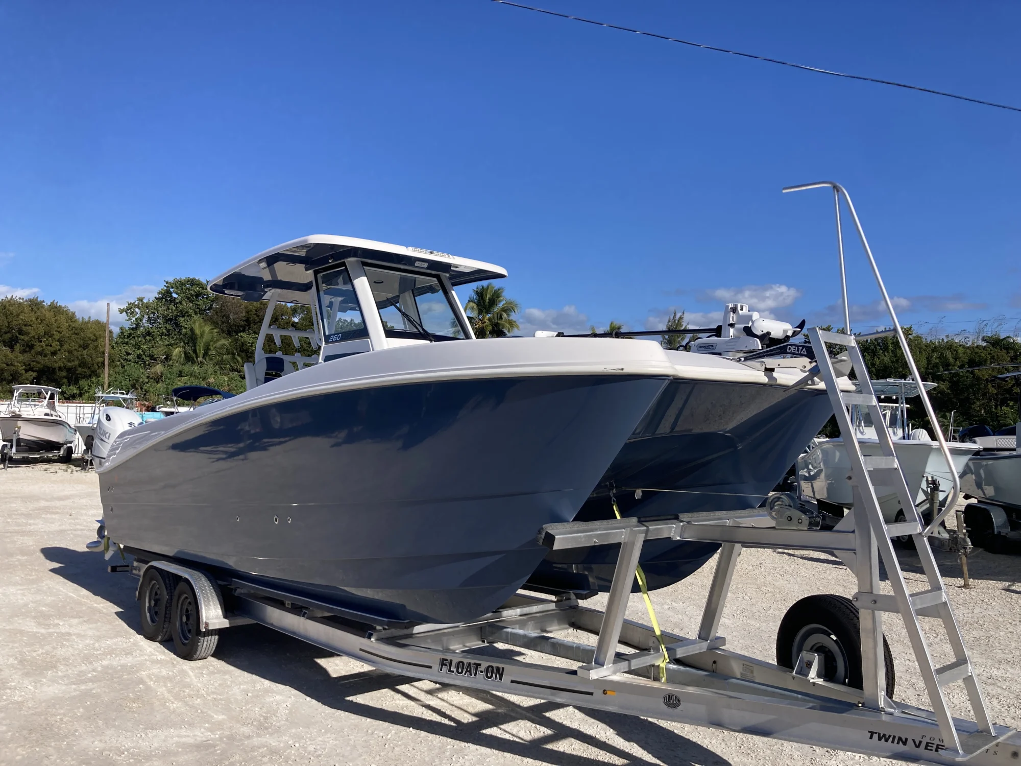2025 Twin Vee 260 GFX2 - Image 2
