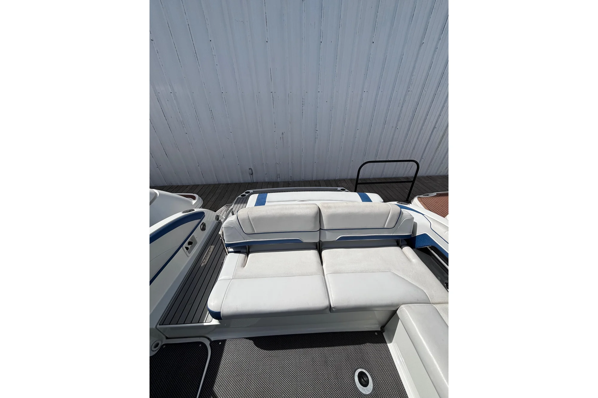 2018 Formula 330 Crossover Bowrider I/O - Image 4