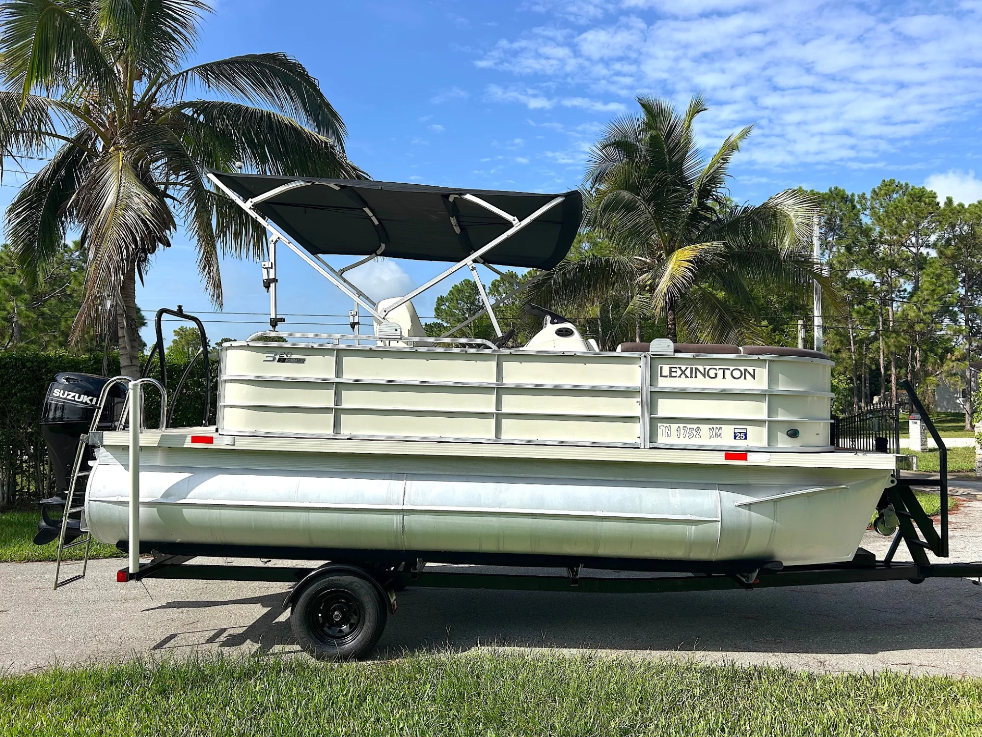 2022 LEXINGTON 320 20′ Pontoon - Image 2