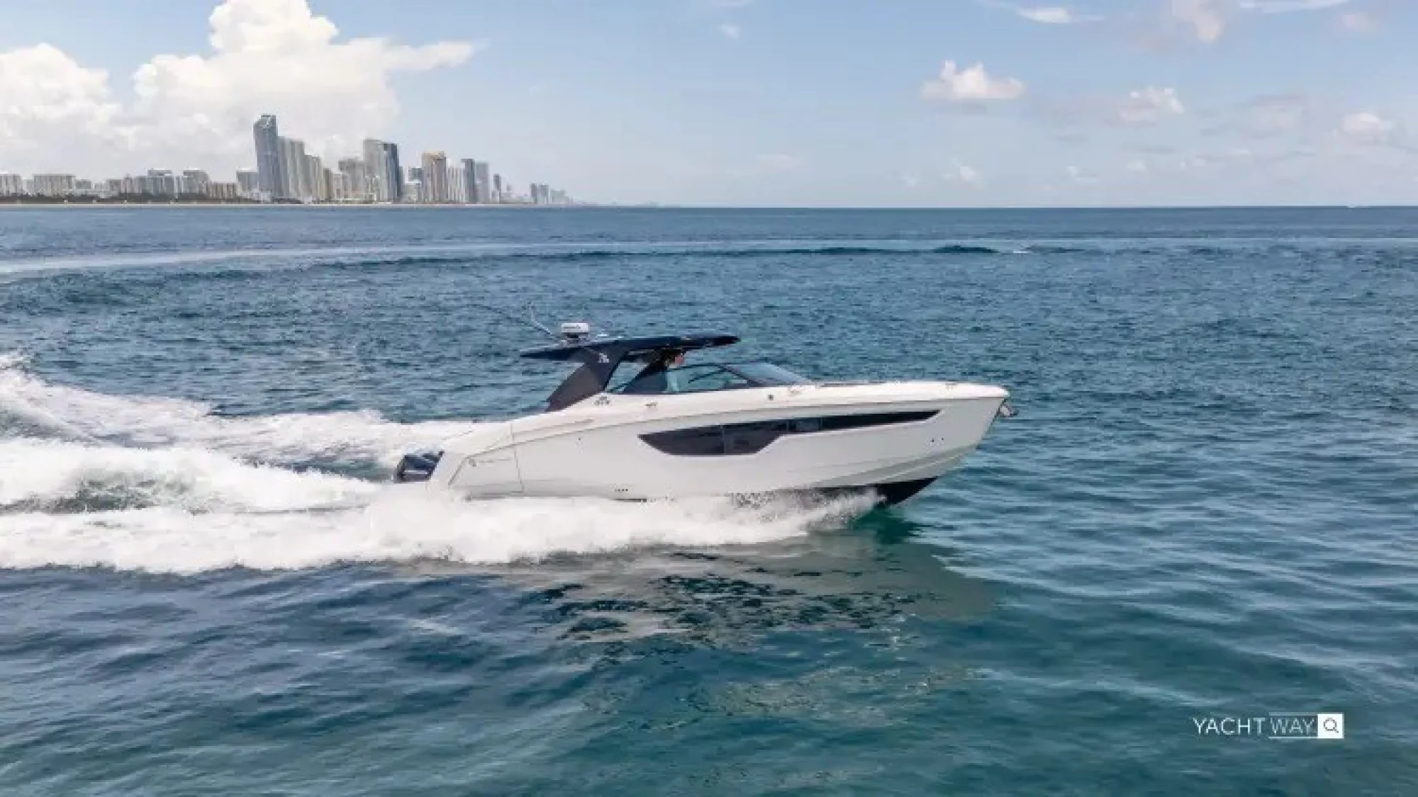 2021 Cruisers Yachts 38 GLS OB - Image 3