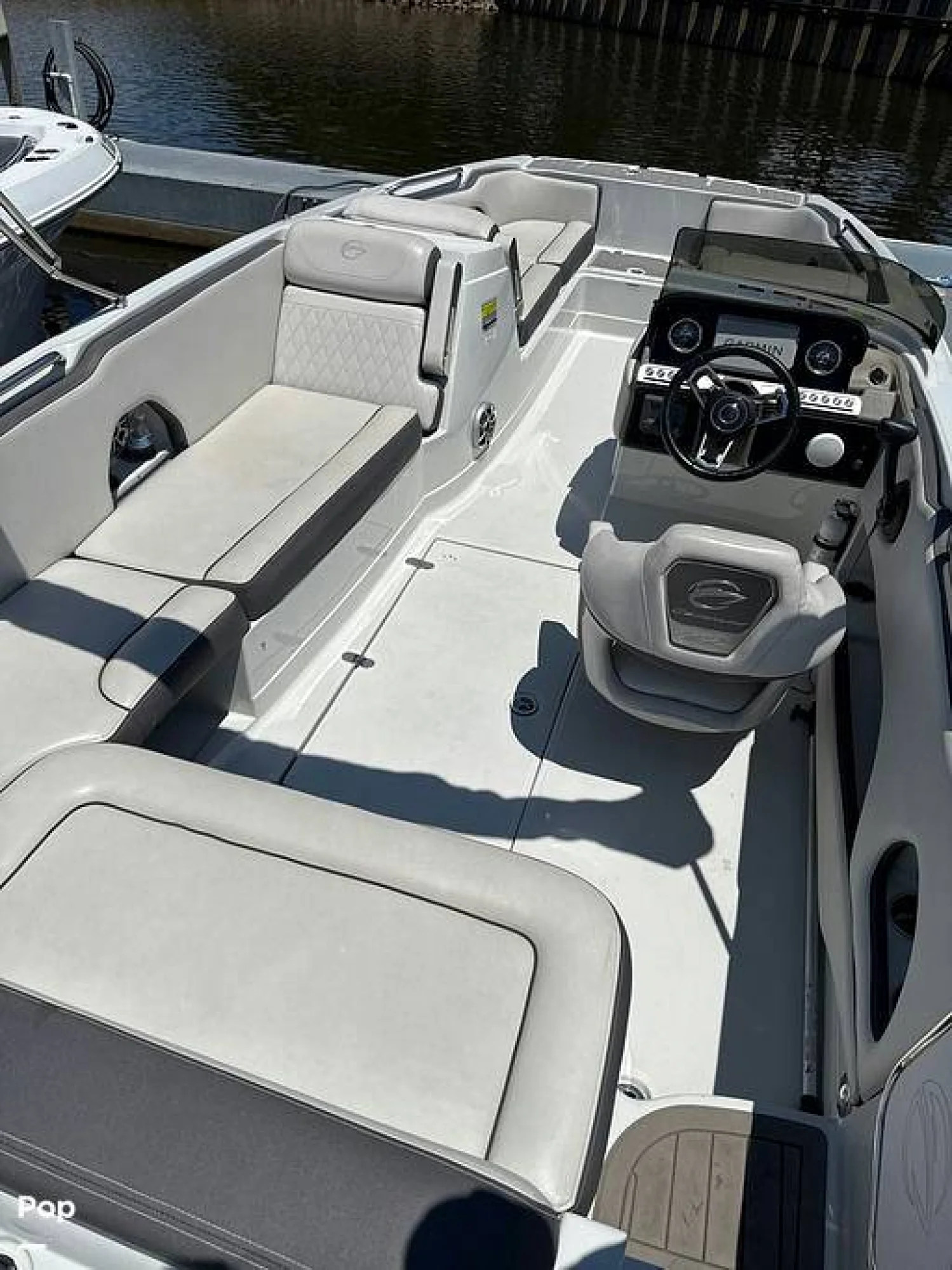 2024 Crownline E230XS - Image 4