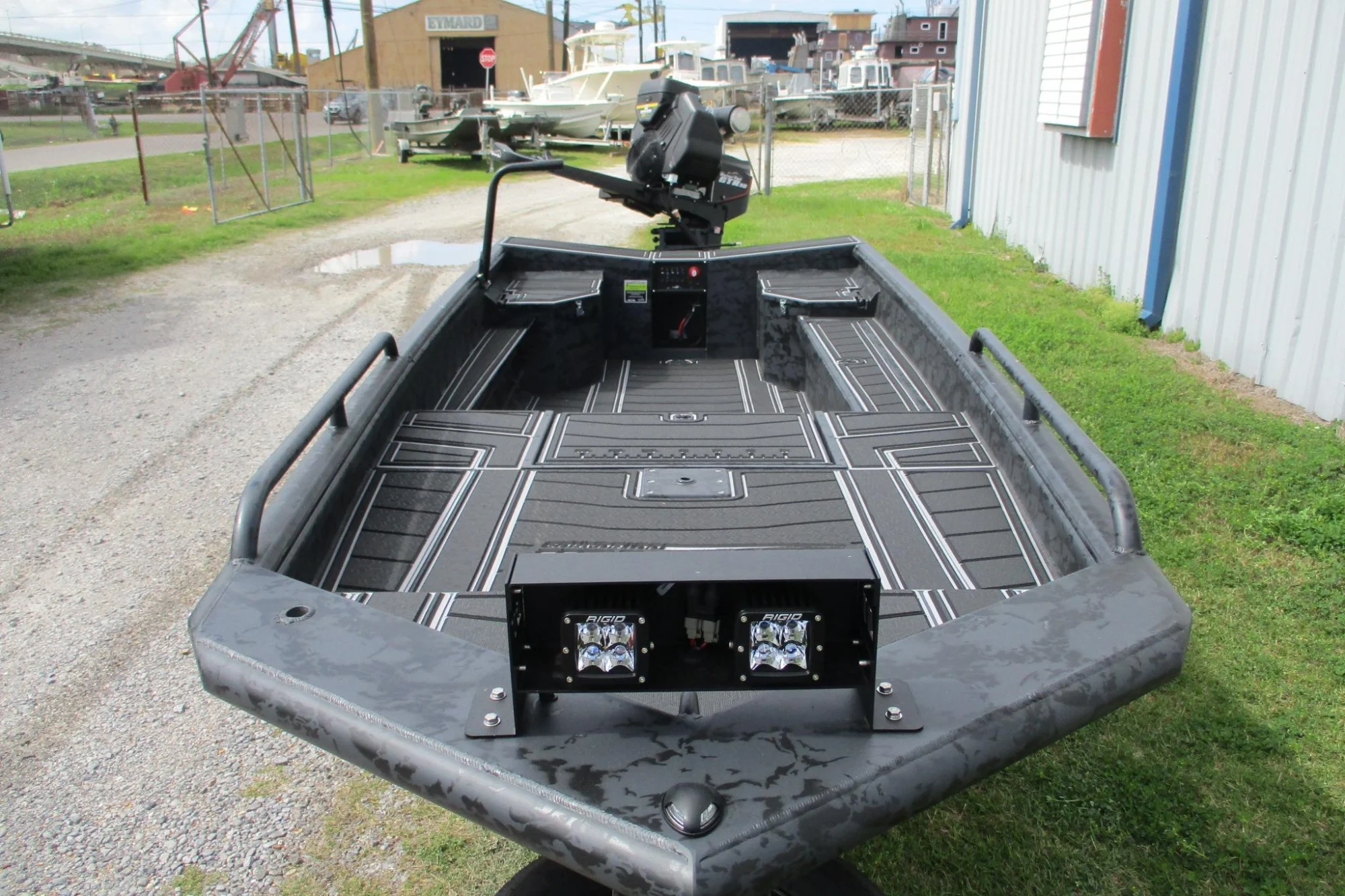 2026 Gator Tail 1750 MID DECK SAVAGE - Image 3