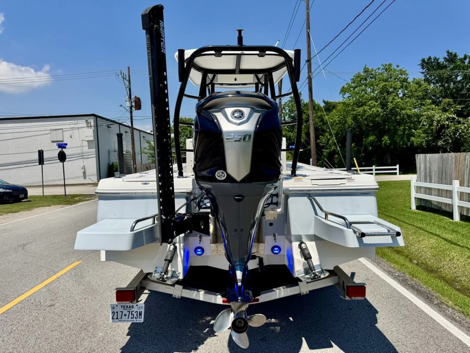 2021 Robalo 246 Cayman - Image 3