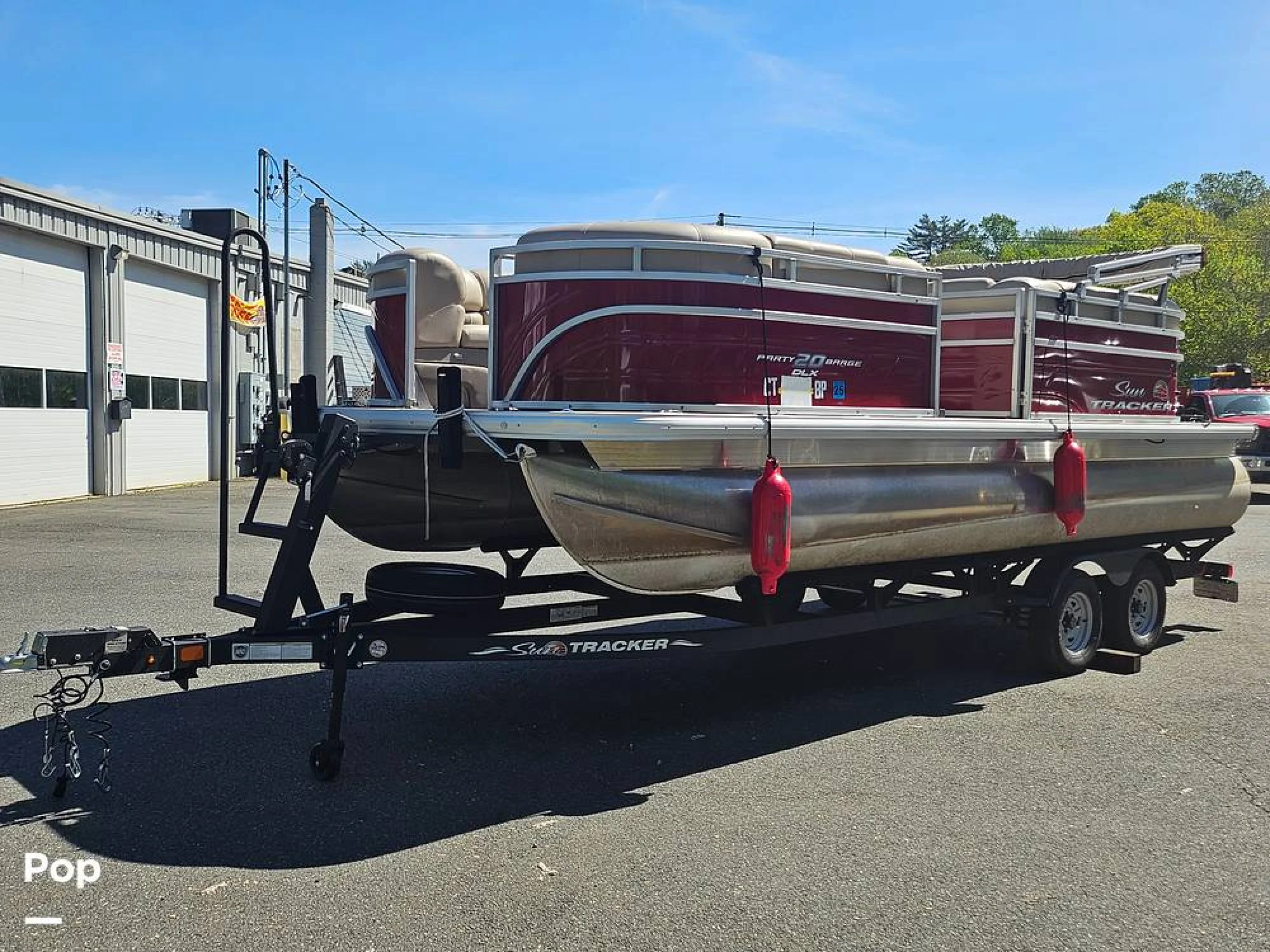 2024 Sun Tracker Party Barge 20 DLX - Image 4