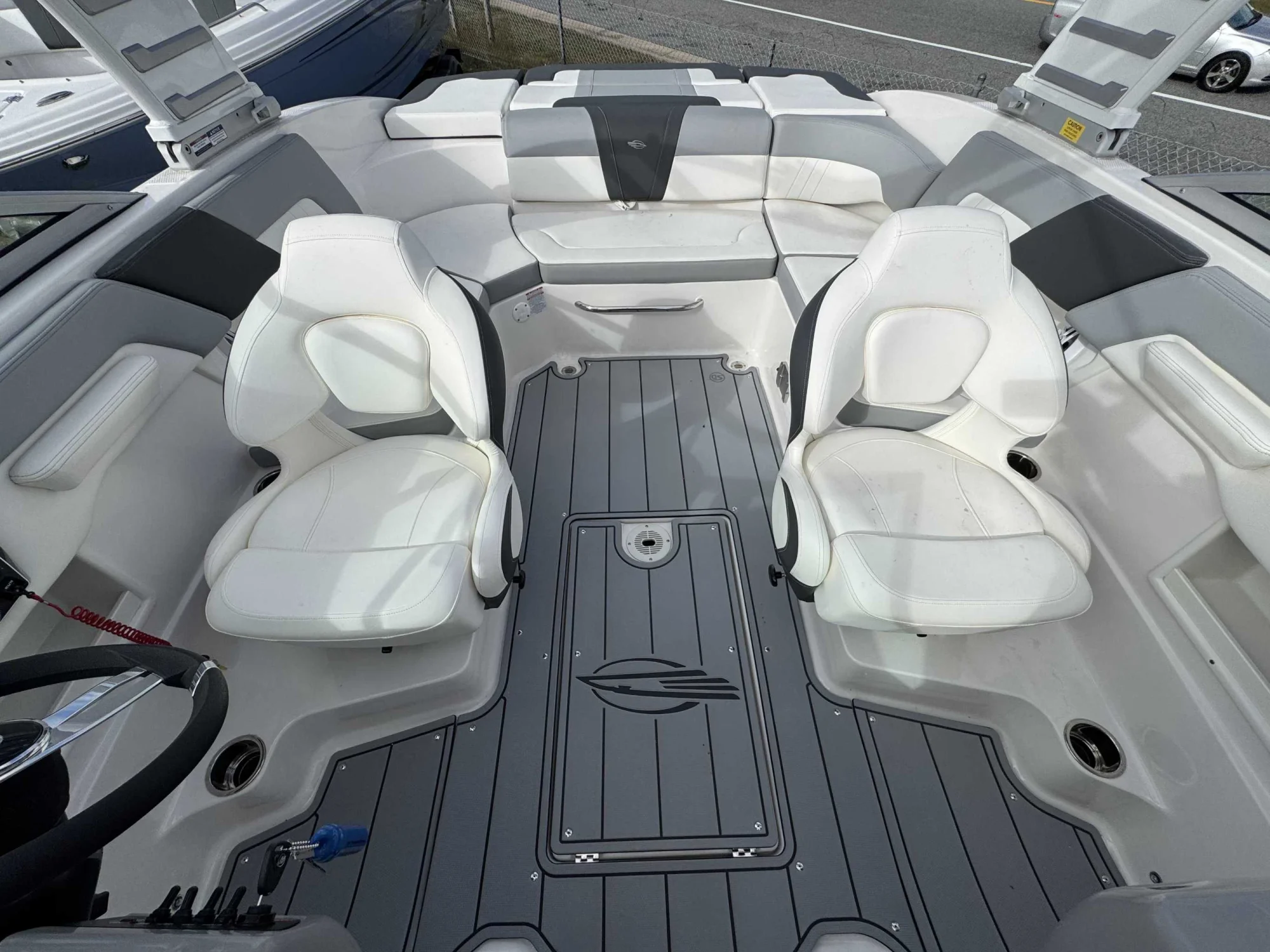 2025 Chaparral 23 Ssi - Image 3