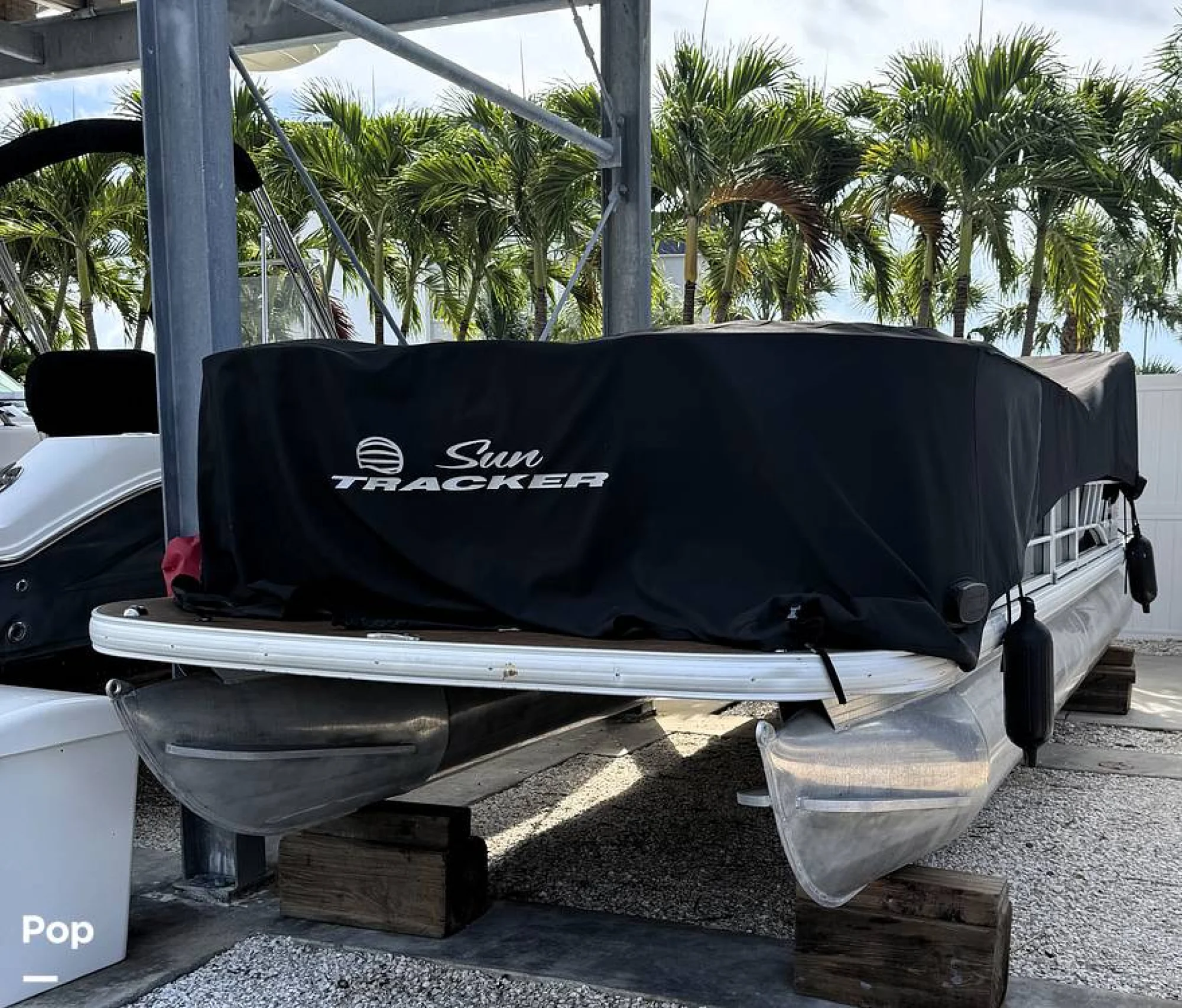 2021 Sun Tracker Party Barge 22 DLX - Image 4