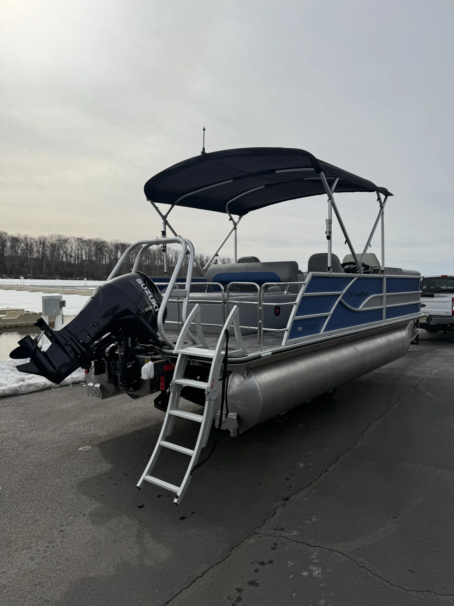2026 Bentley Pontoons Legacy 200 Swingback - Image 3