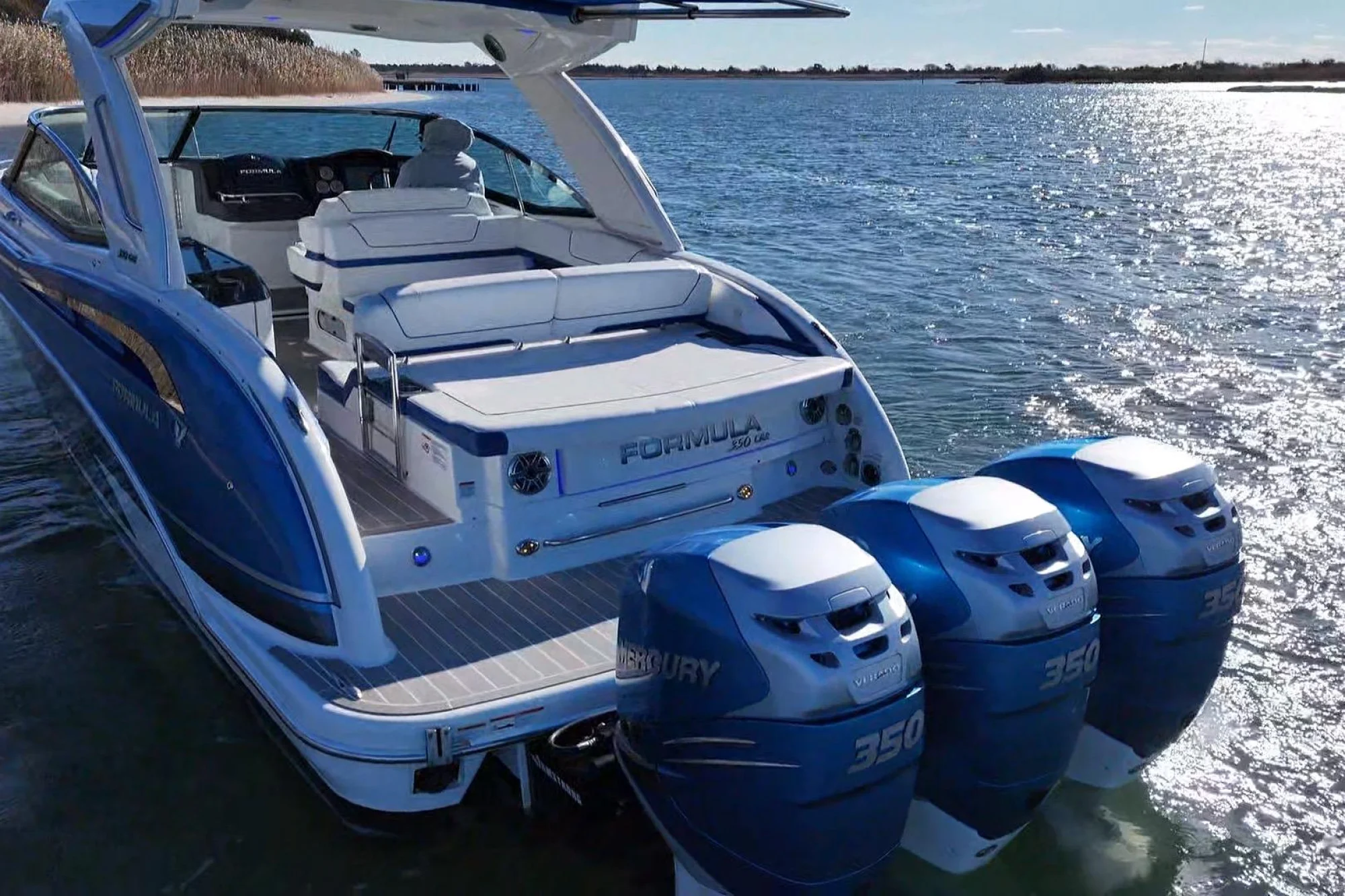 2019 Formula 350 Crossover Bowrider OB - Image 4