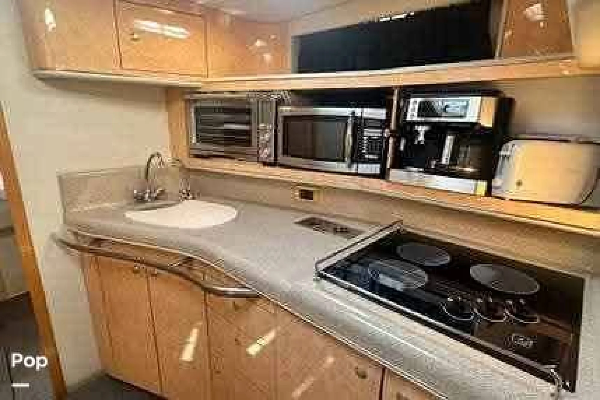 1997 Sea Ray 450 Sundancer - Image 4